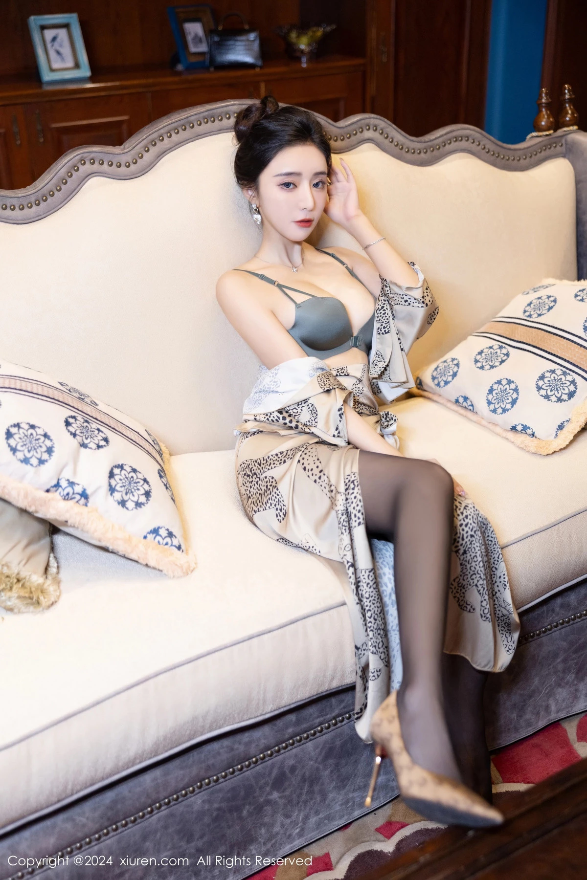[秀人网] 2024.05.09 No.8510 王馨瑶yanni 黑丝美腿  第32张