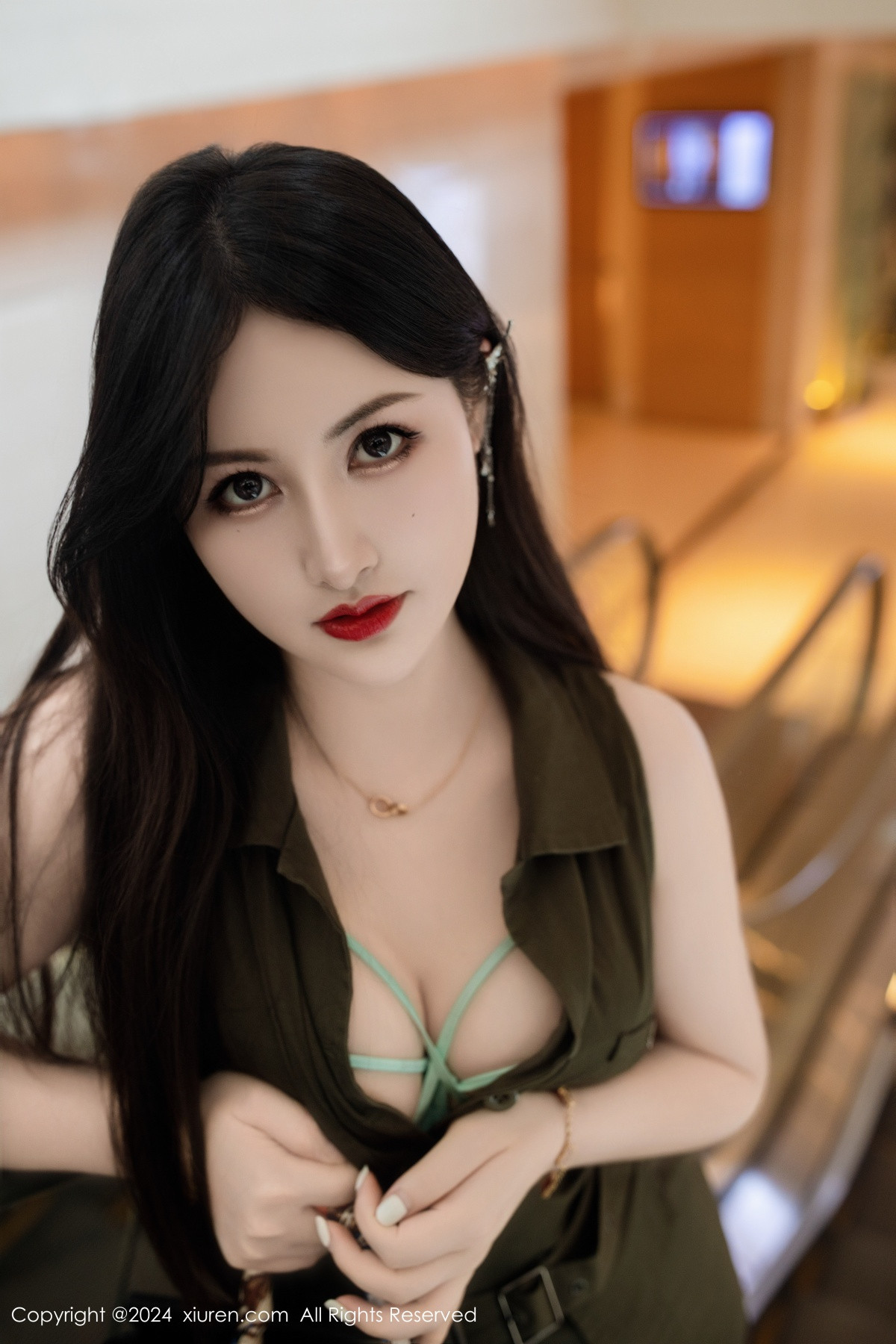 [秀人网] 2024.07.30 No.8940 诗诗kiki 丝袜美臀  第16张