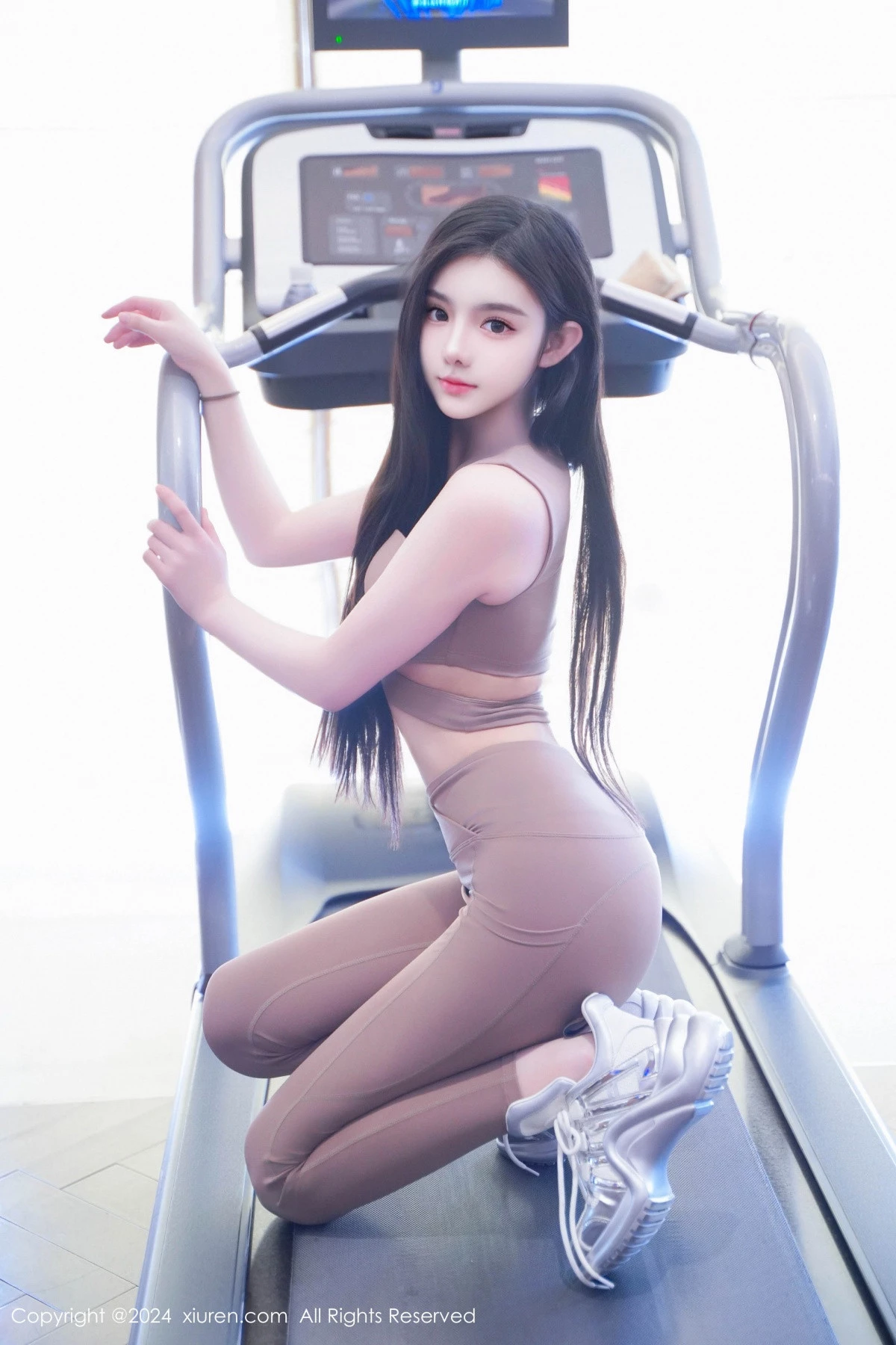 [秀人网] 2024.04.12 No.8382 龙雪儿 运动美腿  第9张