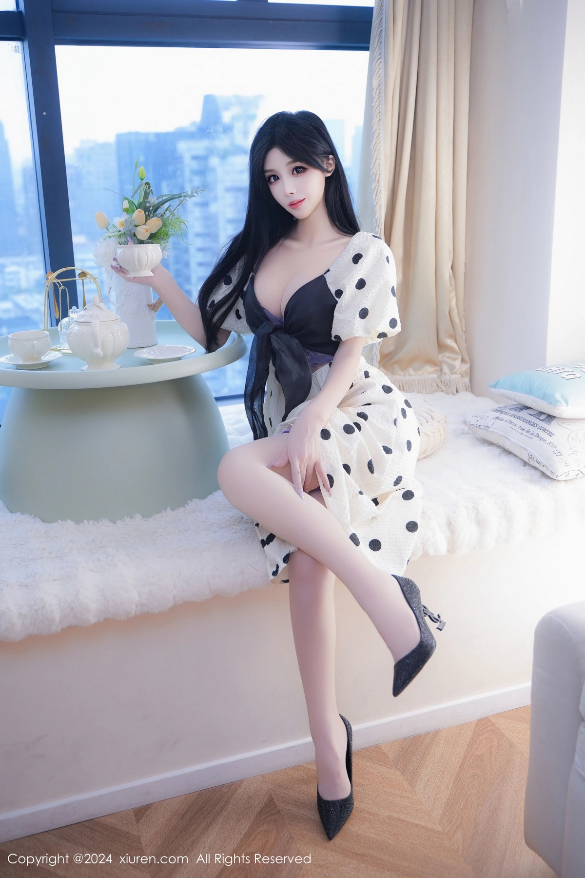[秀人网] 2024.11.11 No.9425 陈芊儿 丝袜美腿  第15张