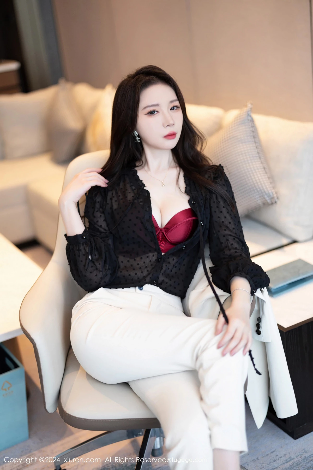[秀人网] 2024.04.08 No.8354 梦心玥 丝袜美腿  第32张