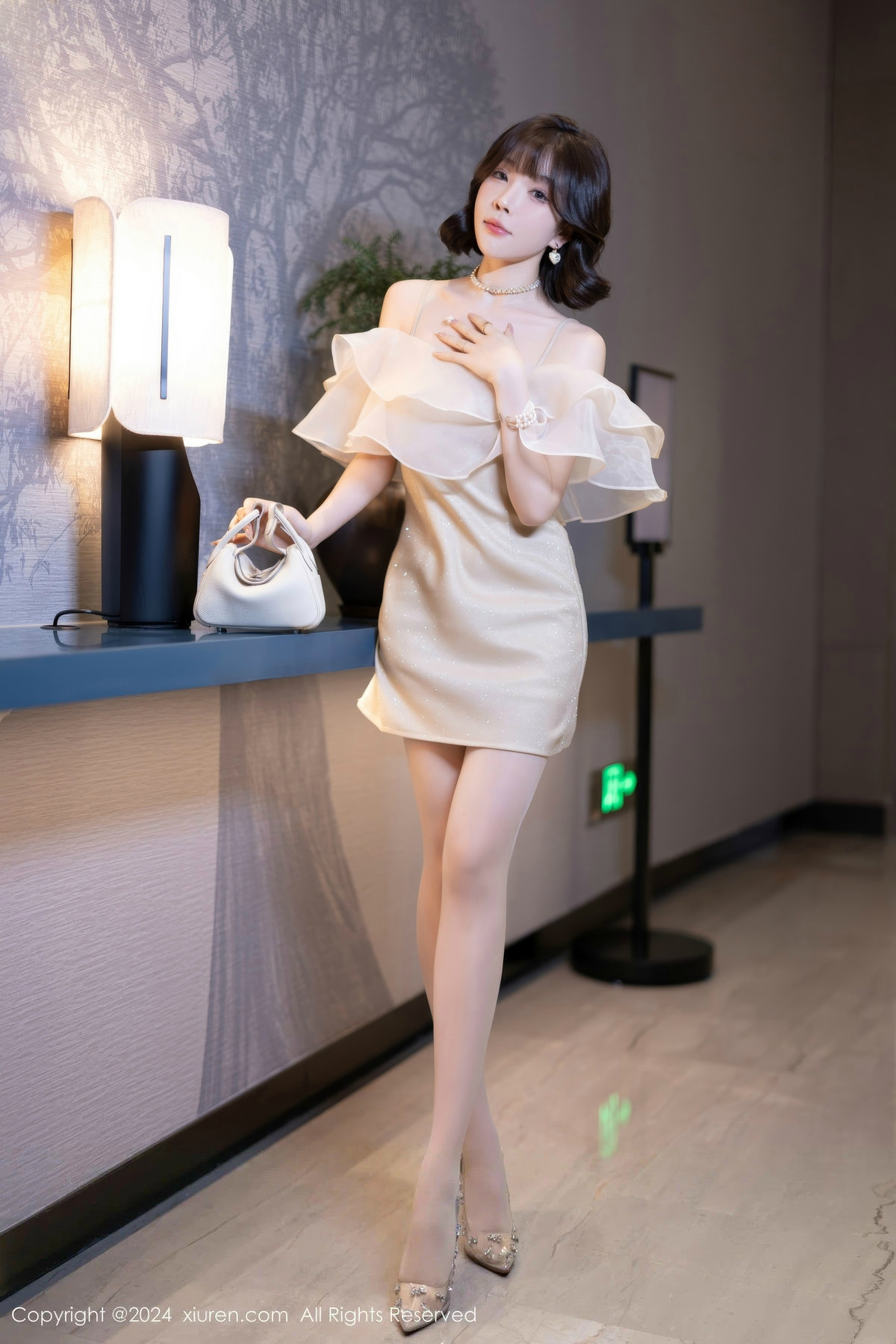 [秀人网] 2024.07.25 No.8917 徐莉芝Booty 丝袜美腿  第12张