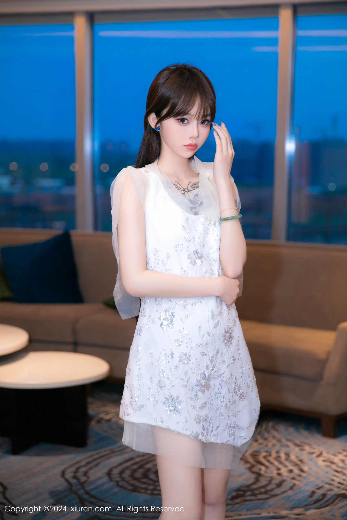 [秀人网] 2024.06.13 No.8696 奶瓶. 美腿性感