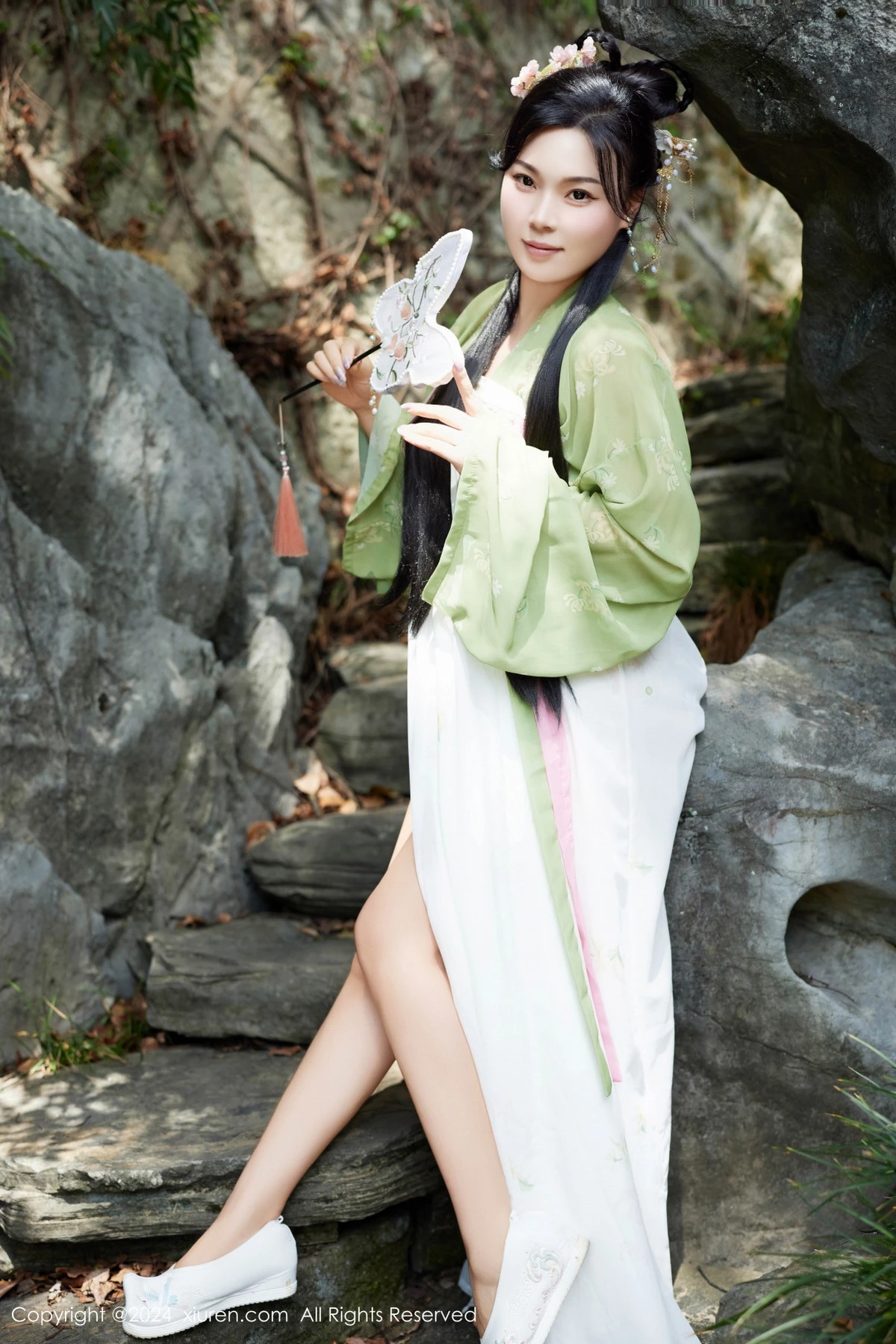 [秀人网] 2024.09.14 No.9162 麦田 性感美臀  第2张