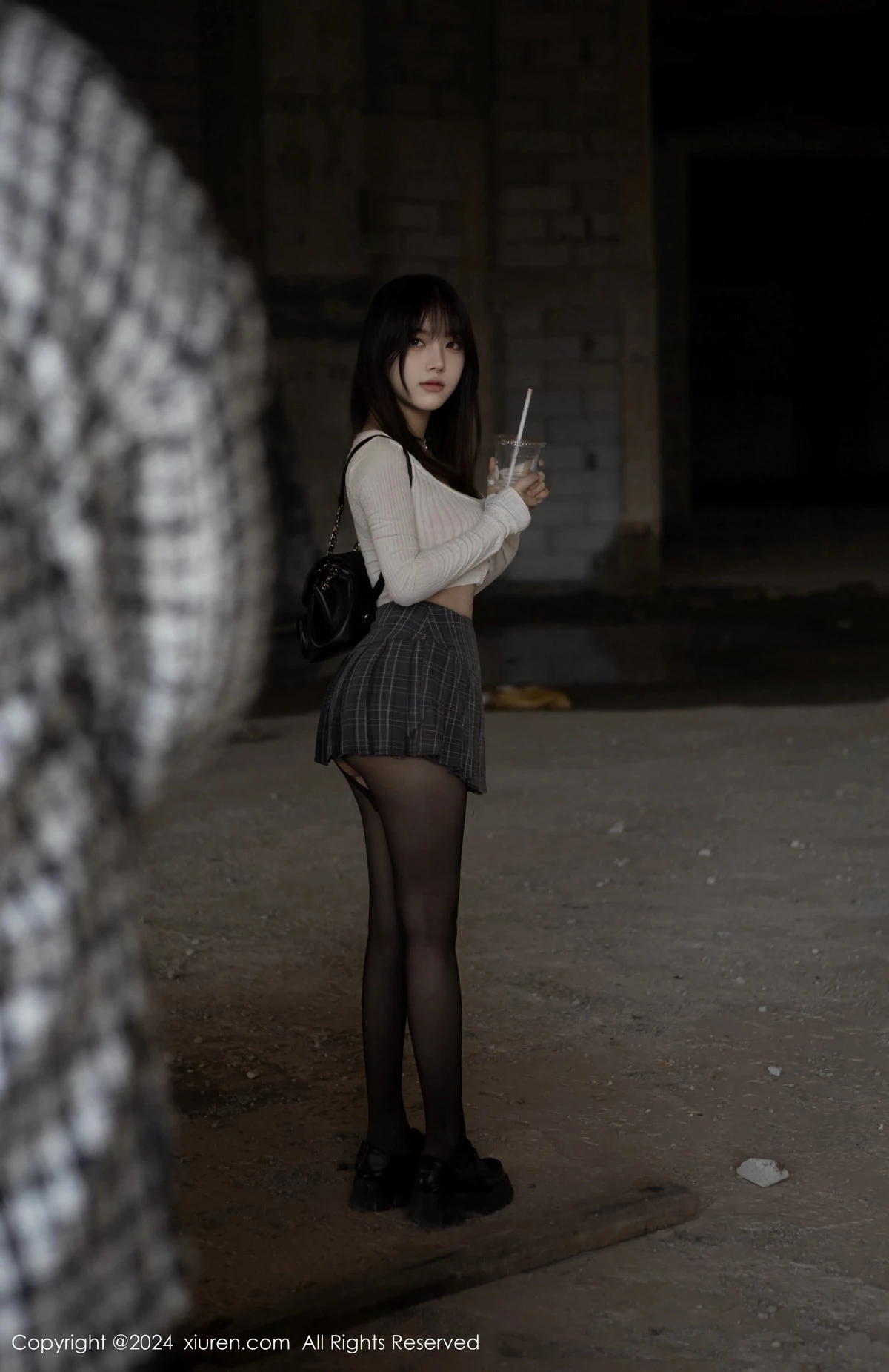 [秀人网] 2024.04.23 No.8439 豆瓣酱 美腿黑丝  第3张