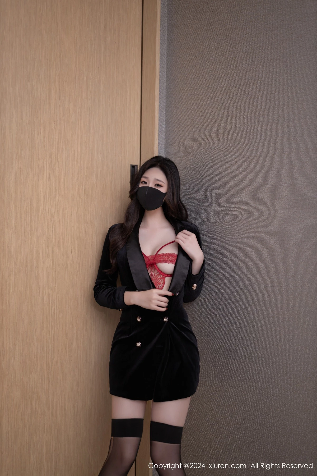 [秀人网] 2024.09.14 No.9168 小逗逗 黑丝美腿  第4张