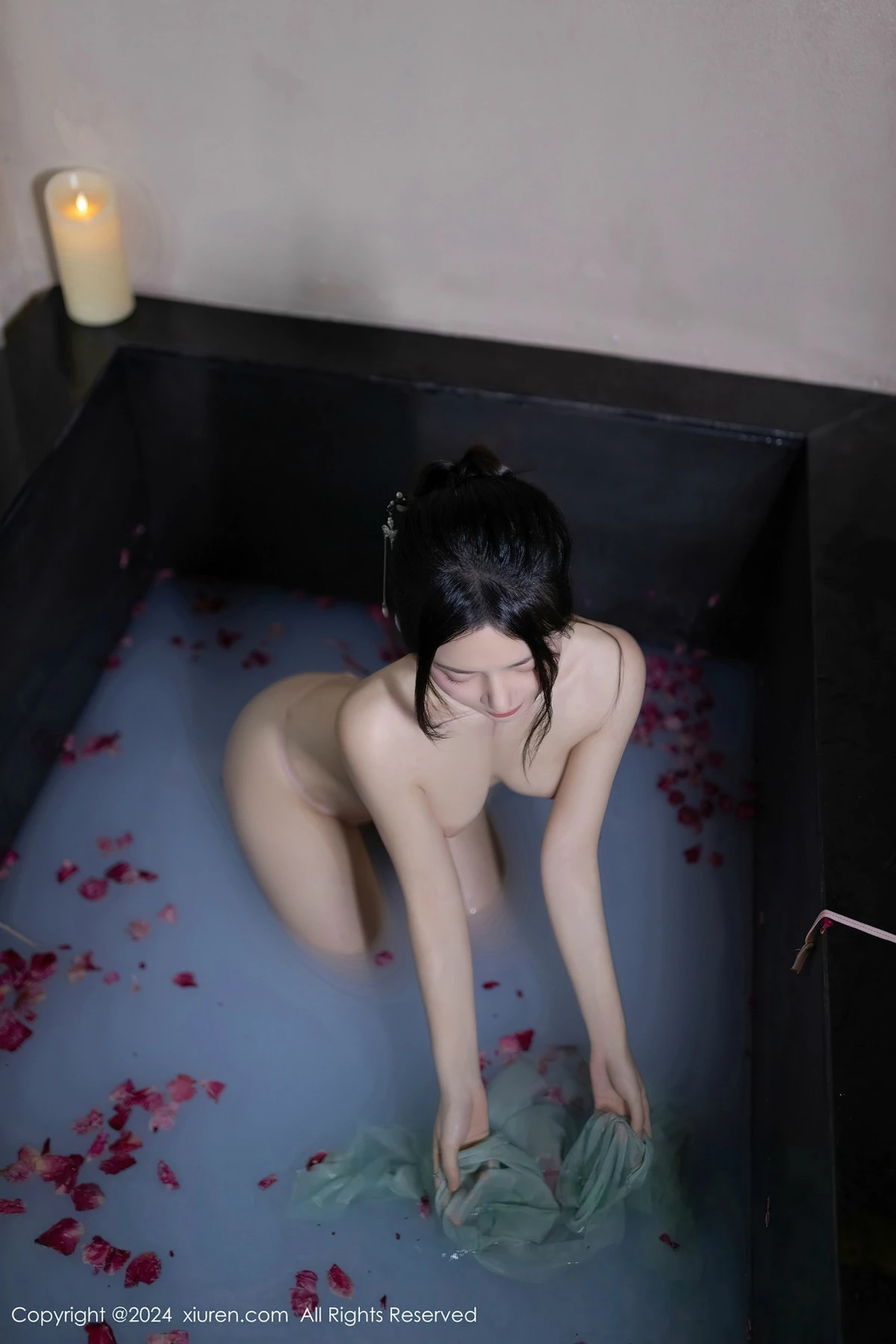 [秀人网] 2024.04.19 No.8428 鱼子酱Fish 美腿性感  第68张