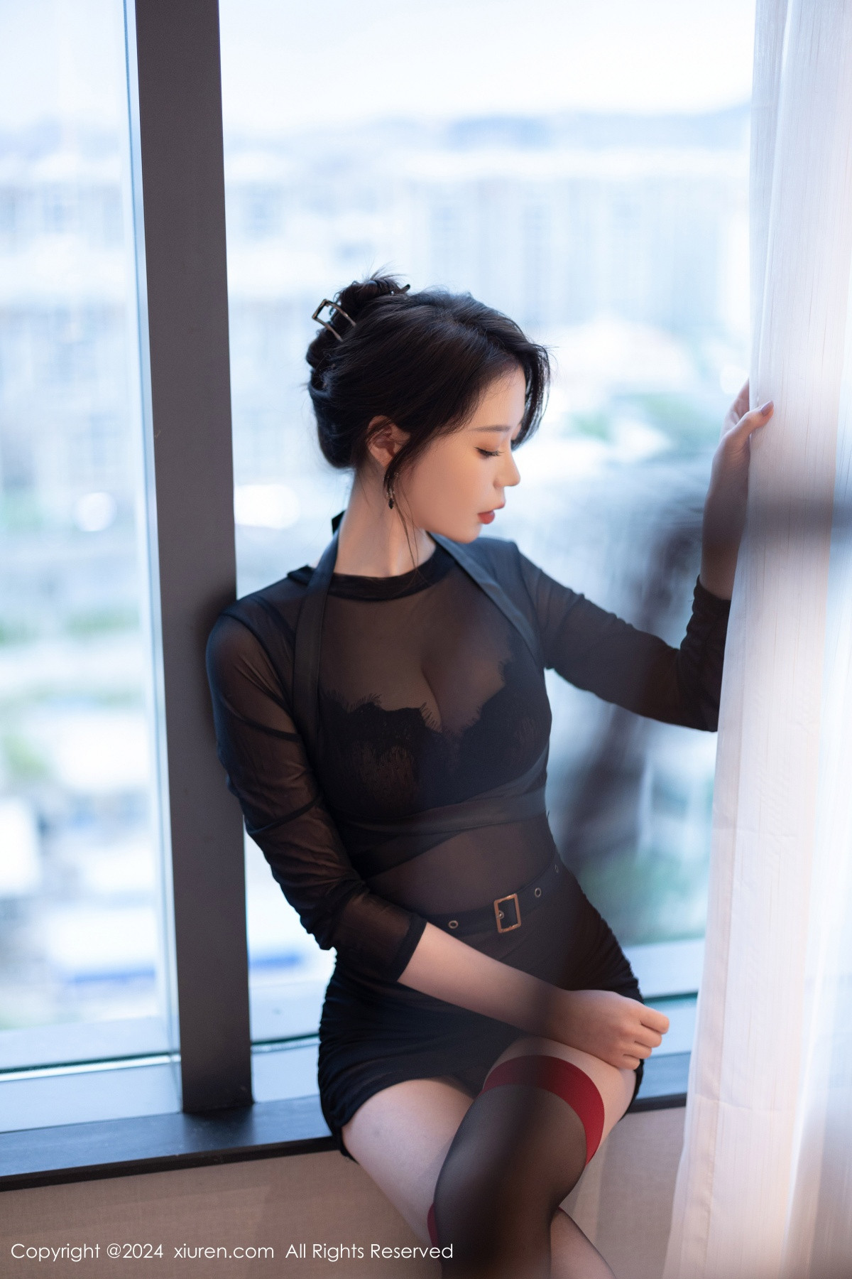 [秀人网] 2024.08.07 No.8979 梦心玥 美腿黑丝  第5张