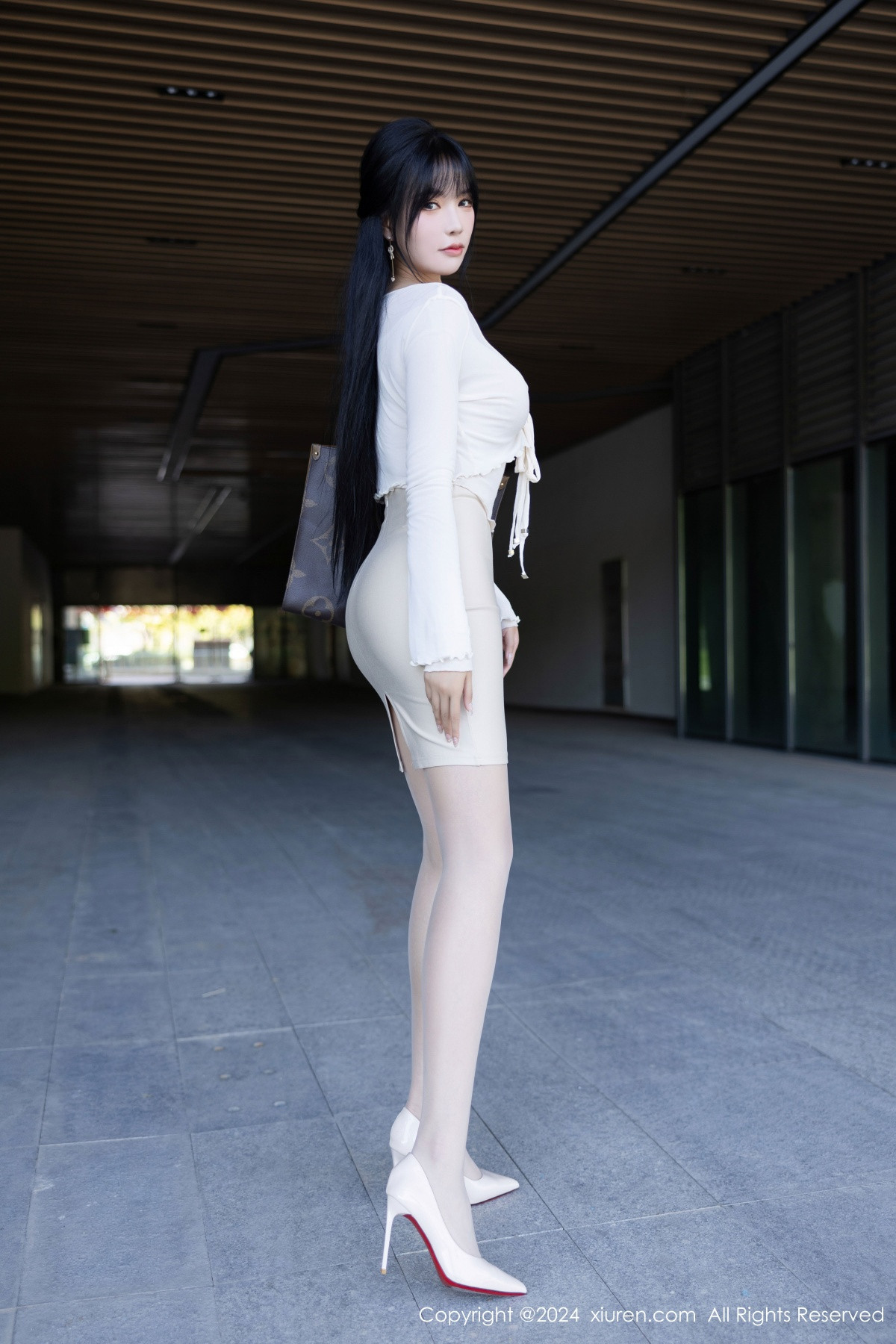 [秀人网] 2024.10.21 No.9320 娜比 美腿丝袜  第9张