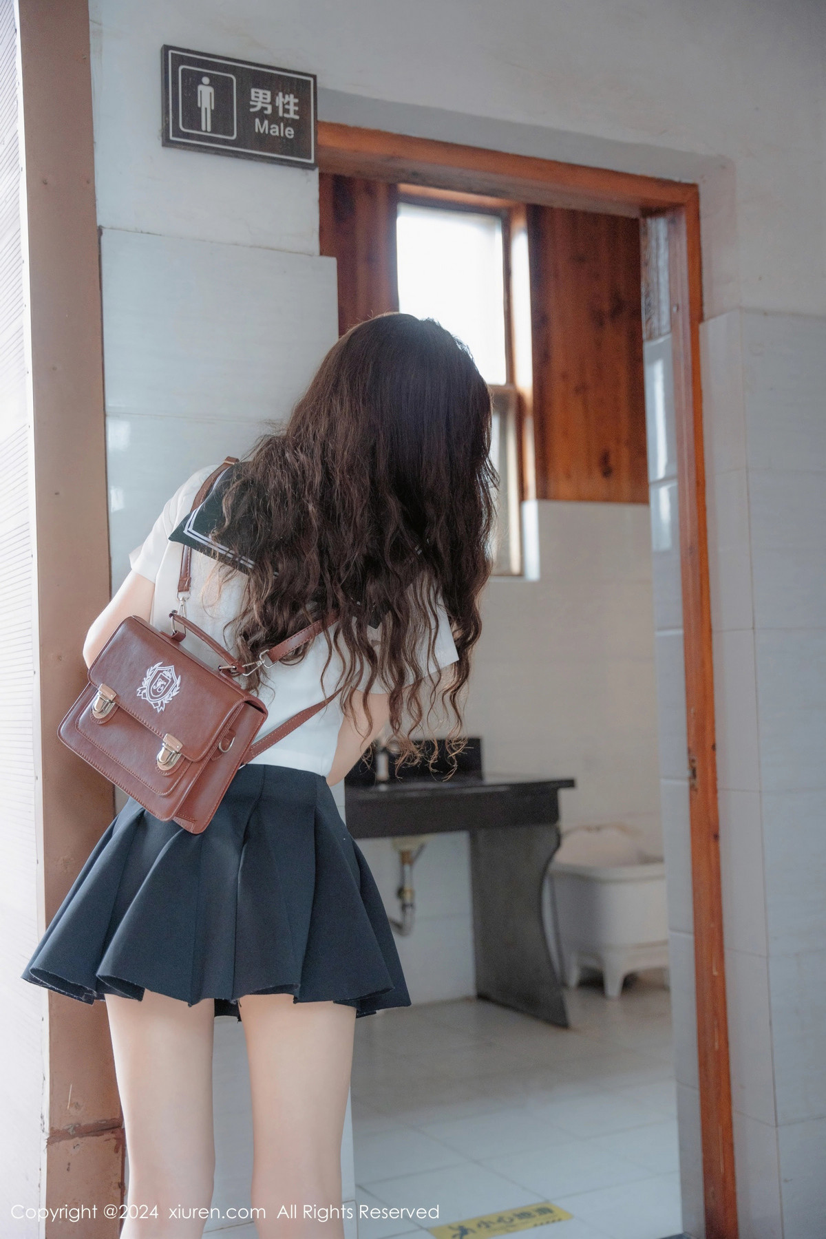 [秀人网] 2024.08.01 No.8948 拍黄瓜girl 制服美腿  第16张