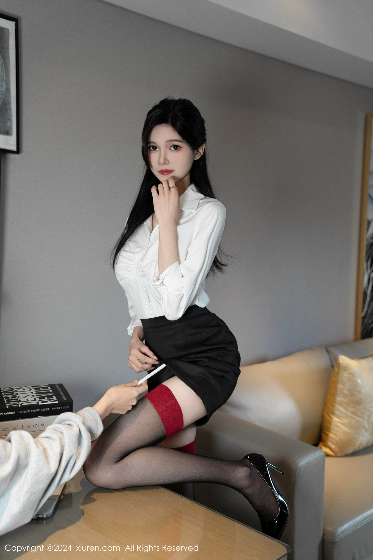[秀人网] 2024.06.13 No.8697 程程程- 黑丝美腿  第17张