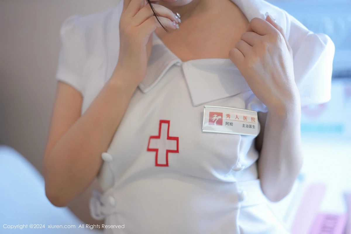 [秀人网] 2024.05.10 No.8512 laura阿姣 美腿黑丝  第11张