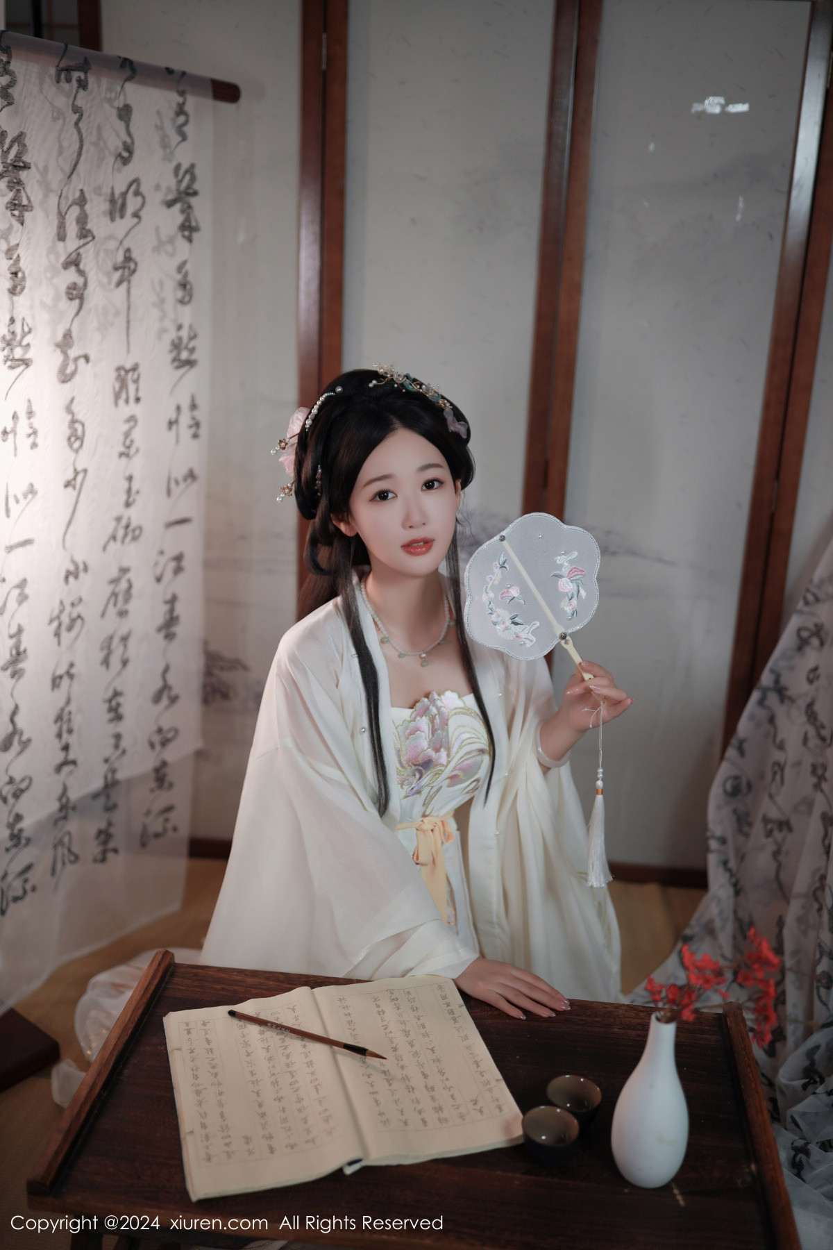 [秀人网] 2024.07.22 No.8898 唐安琪 丝袜美腿  第2张
