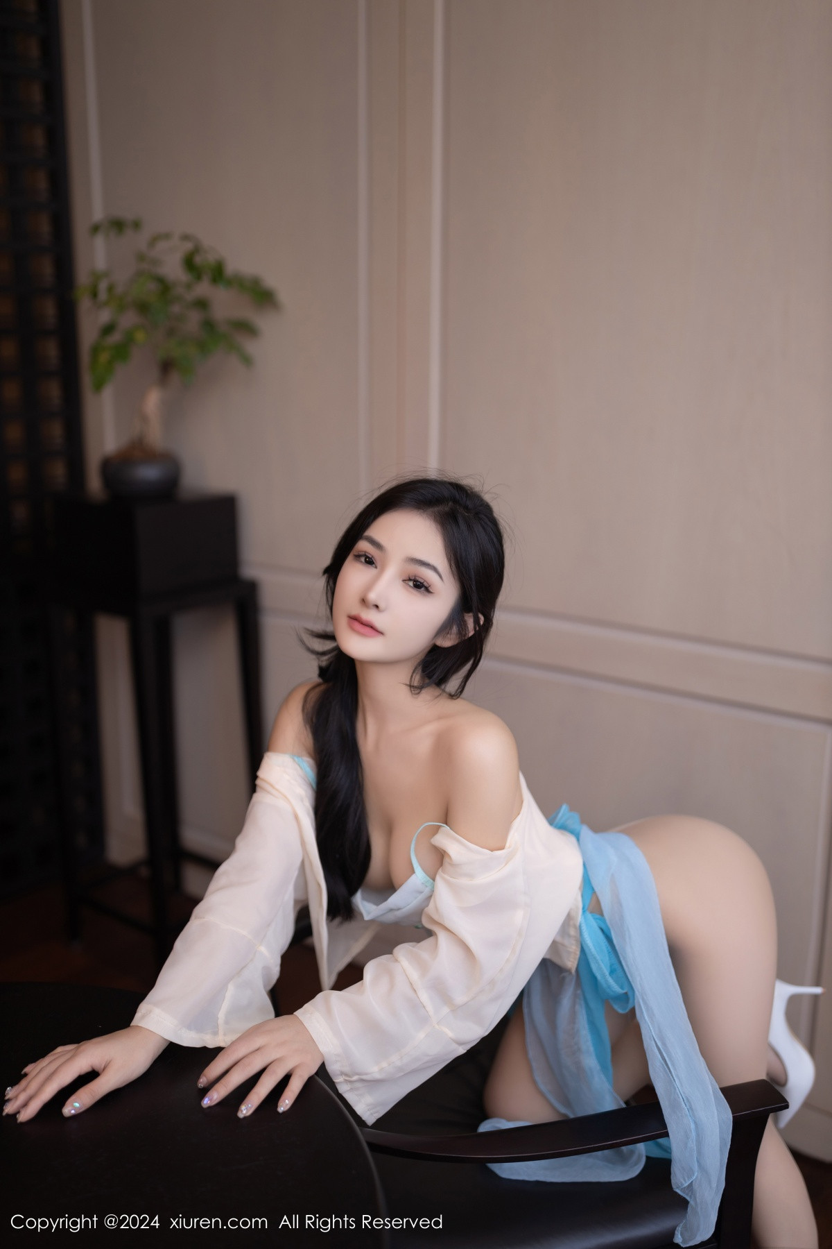 [秀人网] 2024.06.12 No.8691 谭小灵 丝袜美腿  第22张