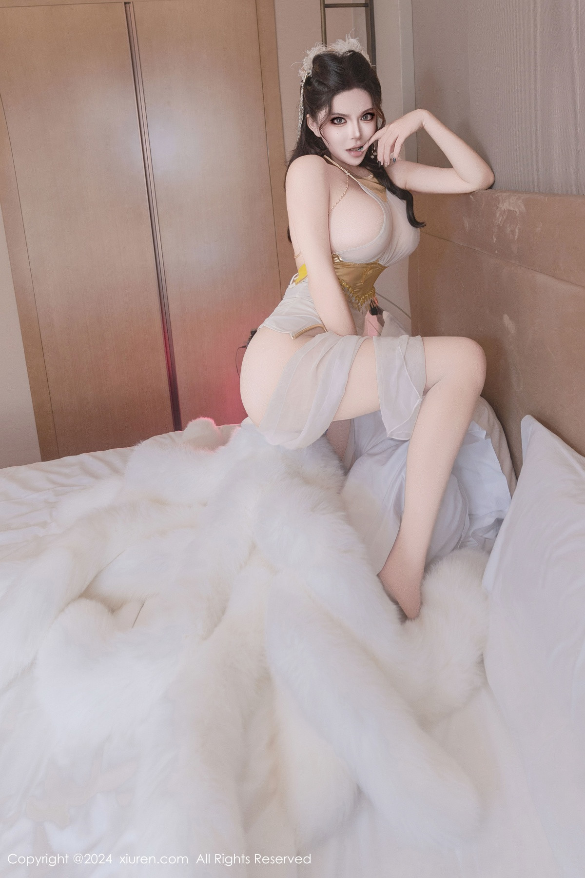 [秀人网] 2024.10.15 No.9286 伊丽莎有点白 美腿性感  第26张