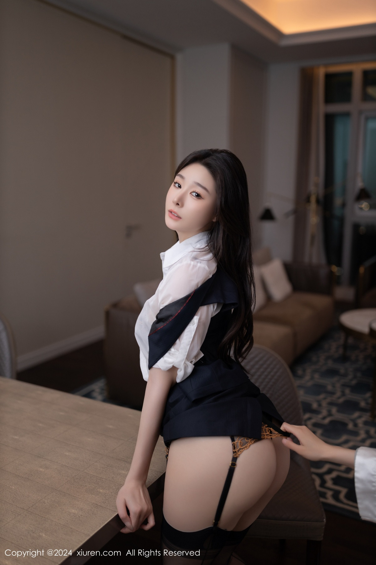 [秀人网] 2024.07.04 No.8808 小逗逗 黑丝美腿  第13张