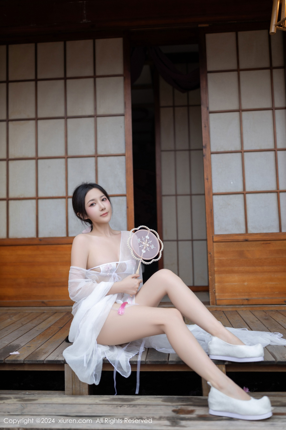 [秀人网] 2024.07.26 No.8927 鱼子酱Fish 美腿性感  第6张