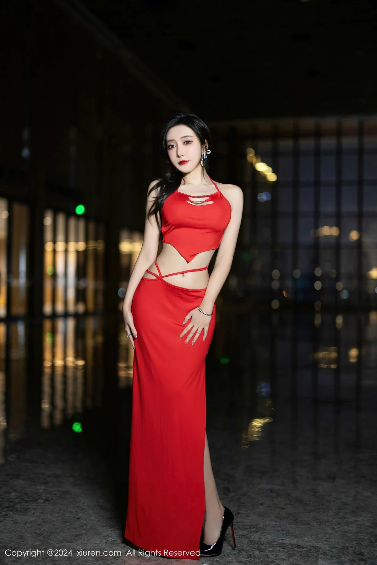 [秀人网] 2024.04.11 No.8378 王馨瑶yanni 丝袜美腿