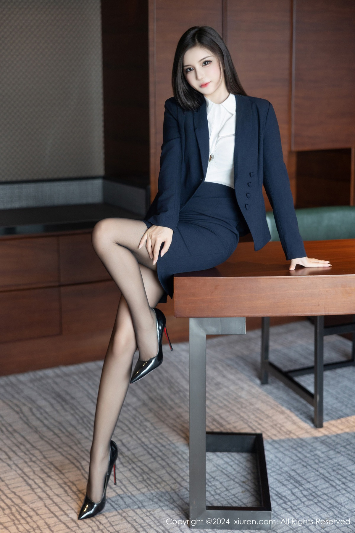 [秀人网] 2024.08.26 No.9065 小蛮妖Yummy 黑丝美腿  第3张