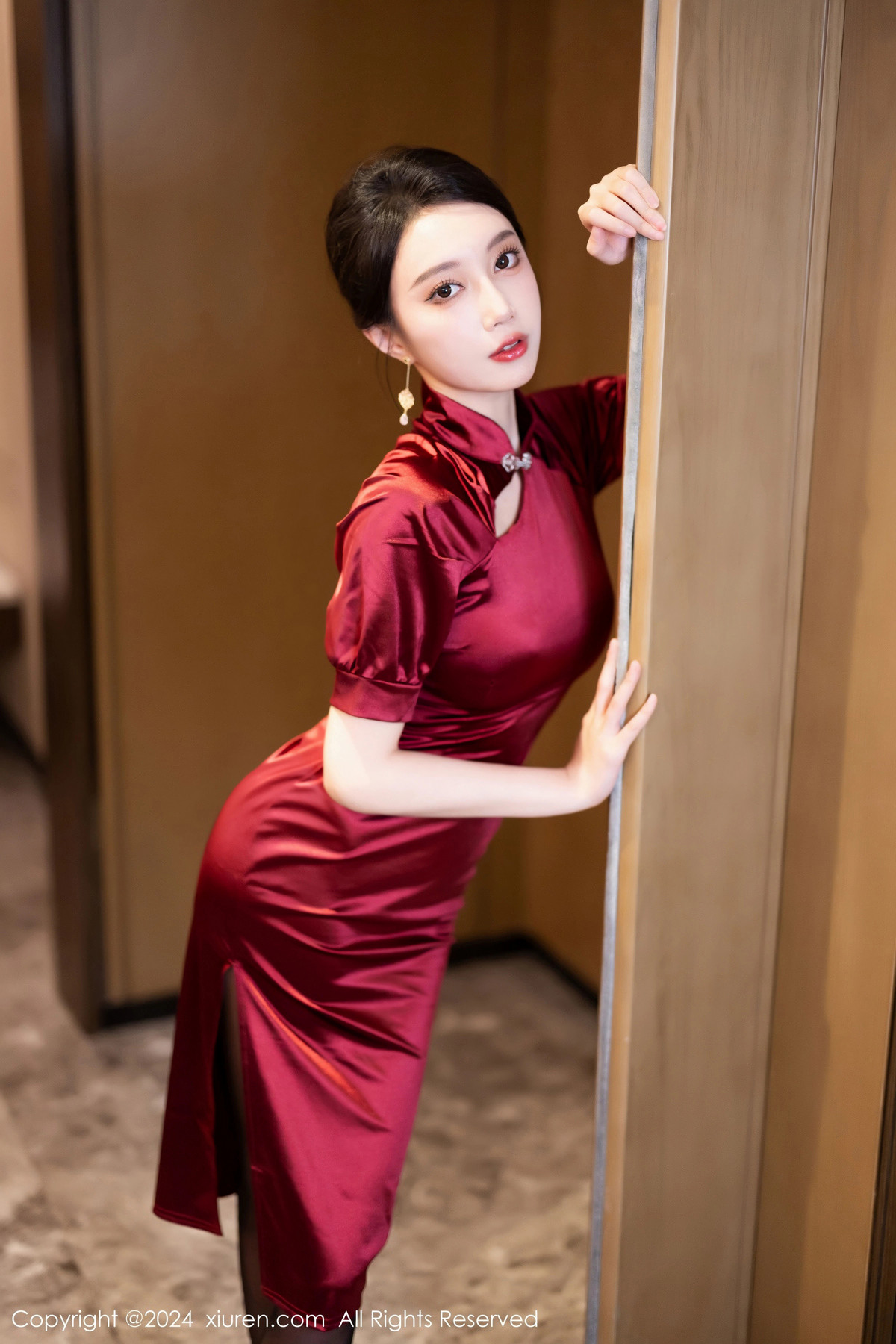 [秀人网] 2024.04.30 No.8480 玥儿玥 旗袍美腿  第3张