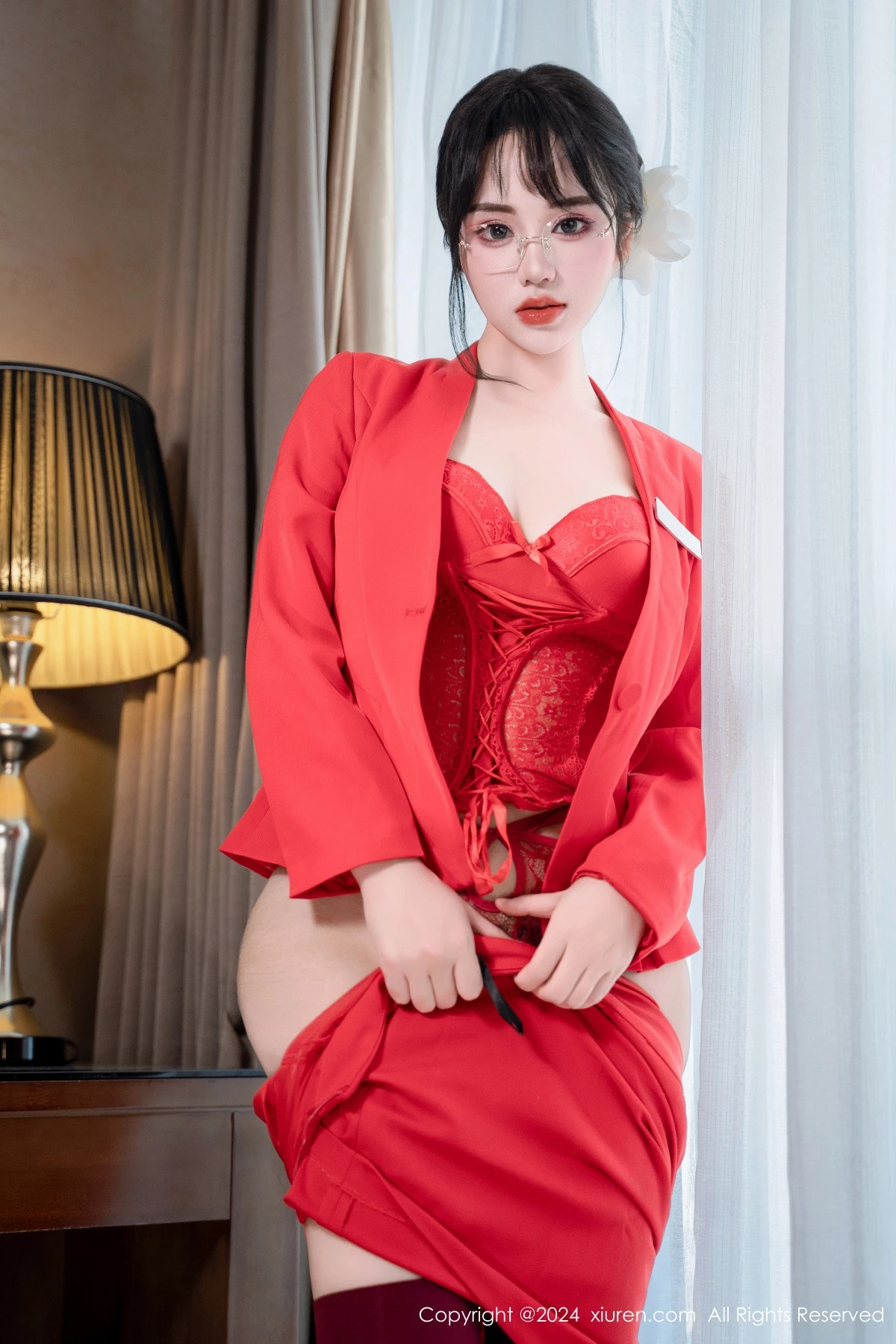 [秀人网] 2024.04.09 No.8360 汐汐爱吃草莓 性感美腿  第19张