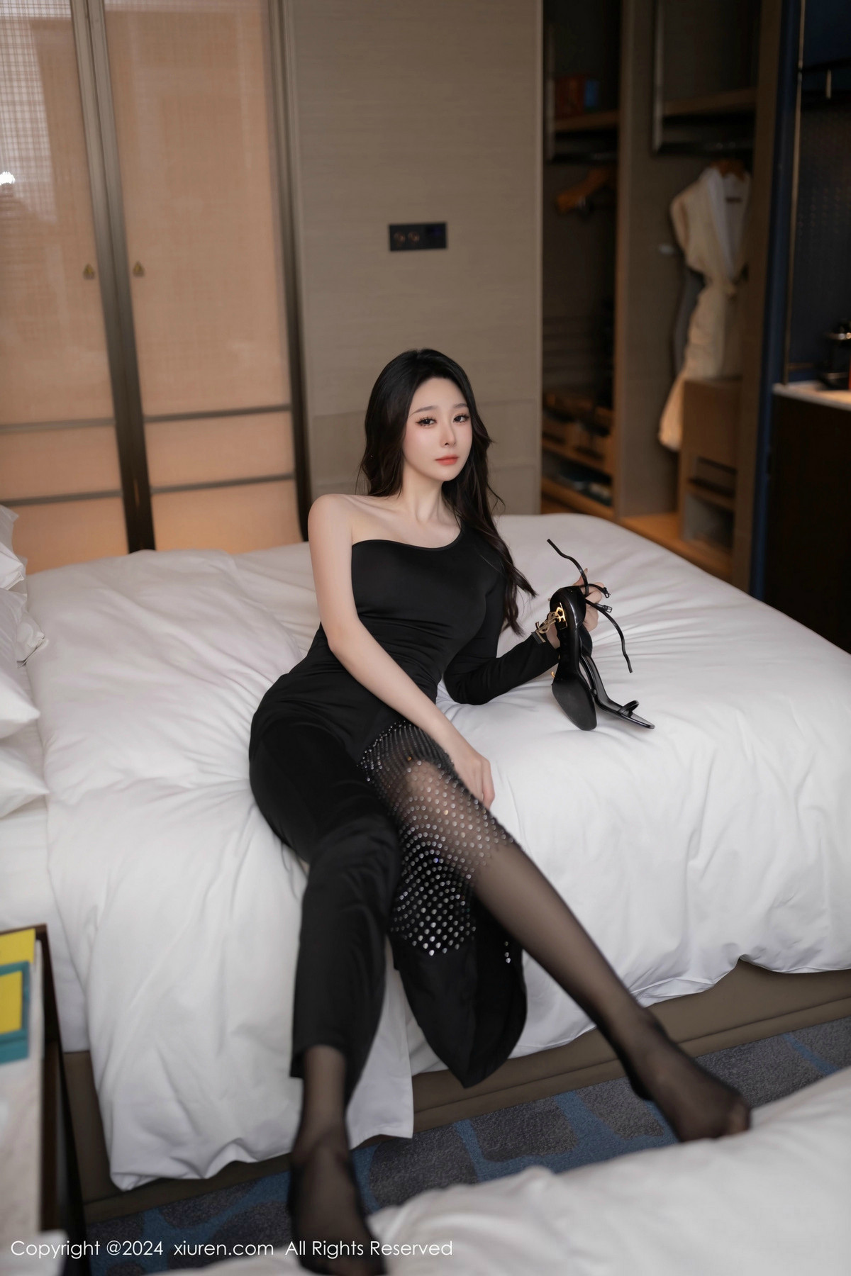 [秀人网] 2024.11.01 No.9386 小逗逗 美腿黑丝  第12张