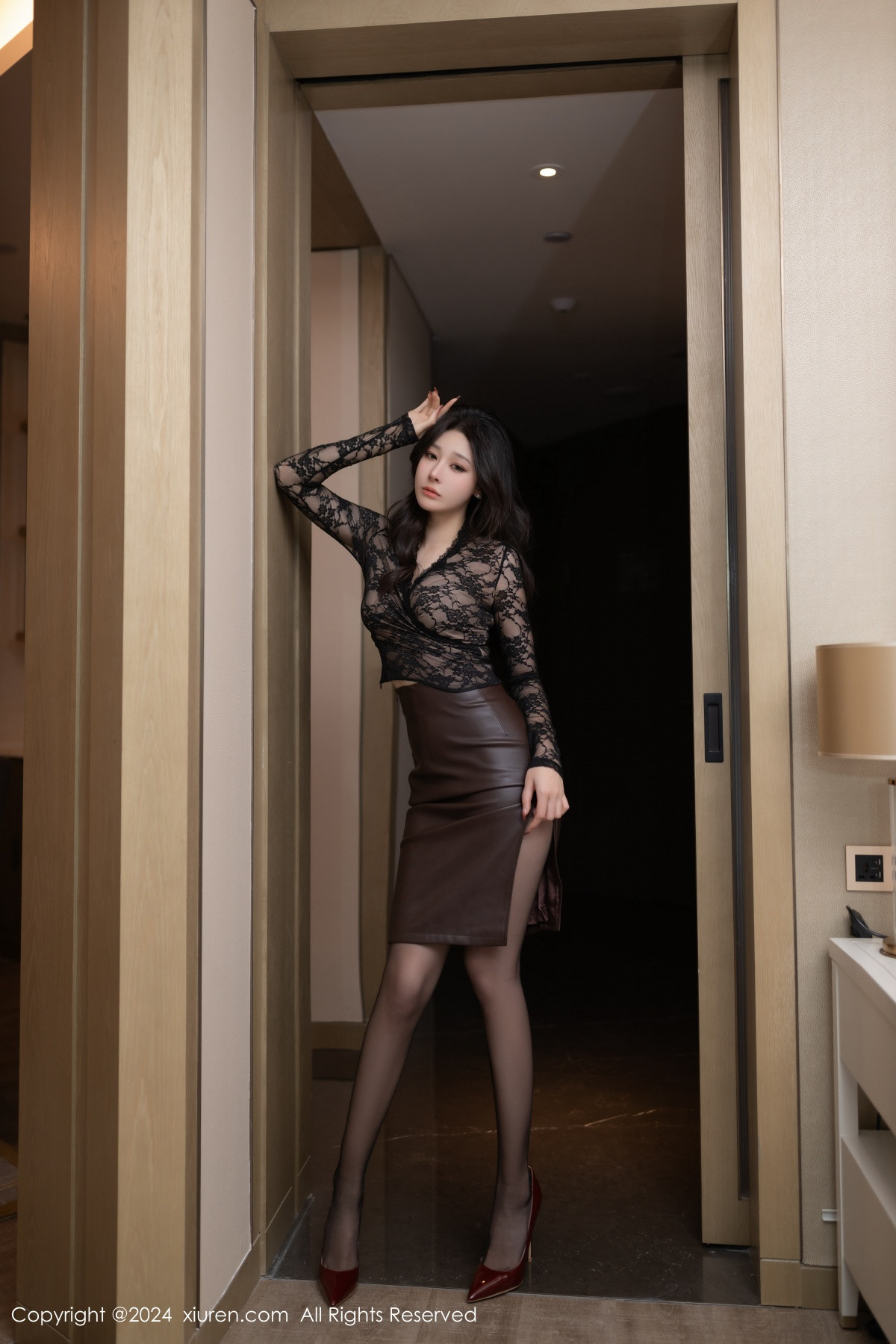 [秀人网] 2024.06.06 No.8662 小逗逗 黑丝美腿  第6张