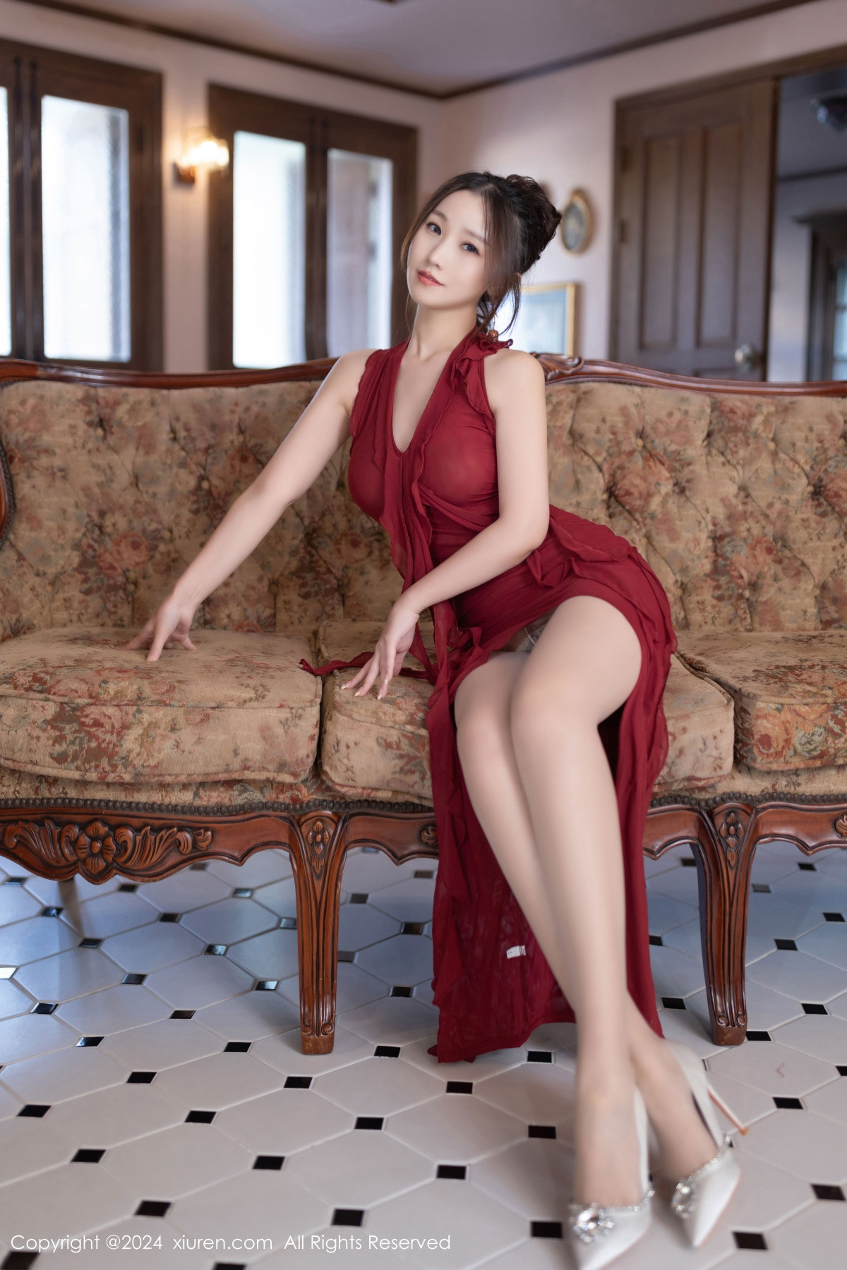 [秀人网] 2024.10.16 No.9297 杏子Yada 丝袜美腿  第3张