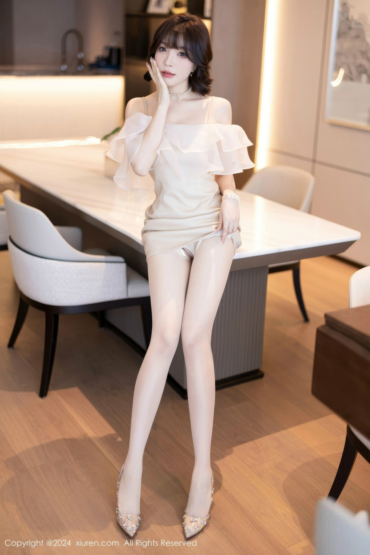 [秀人网] 2024.07.25 No.8917 徐莉芝Booty 丝袜美腿  第22张