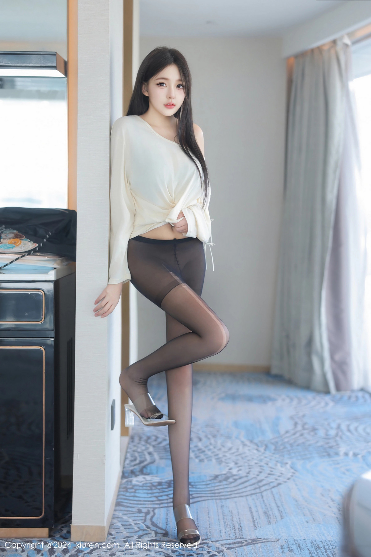 [秀人网] 2024.08.30 No.9089 柚柚小奶瓶 黑丝美腿  第9张