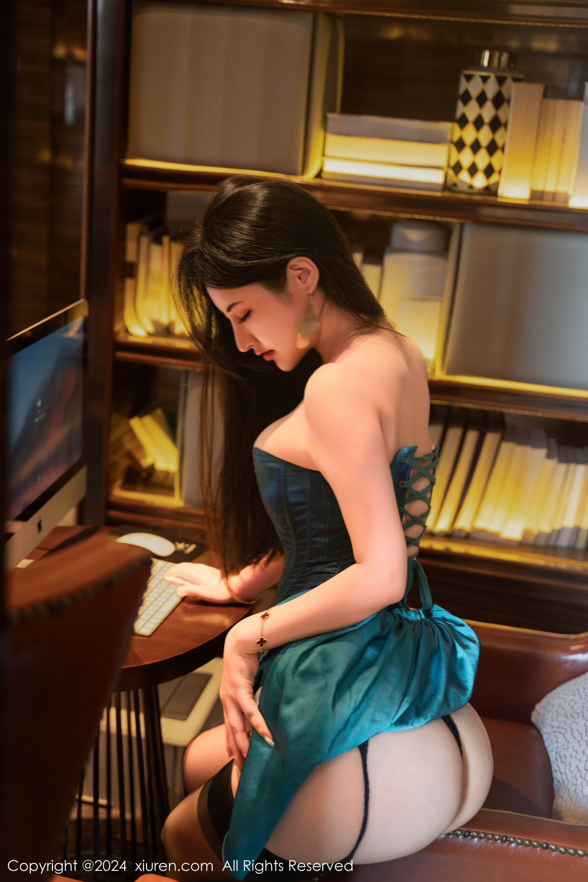 [秀人网] 2024.08.20 No.9039 诗诗kiki 长裙美腿  第20张