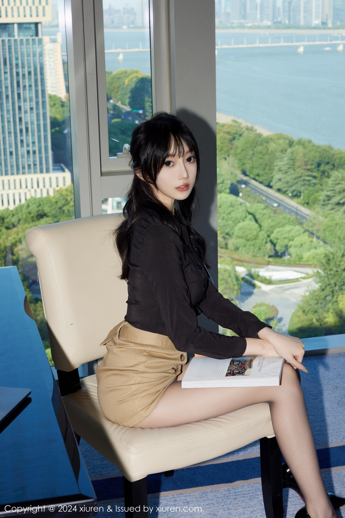 [秀人网] 2024.10.18 No.9309 玥儿玥er 短裙黑丝