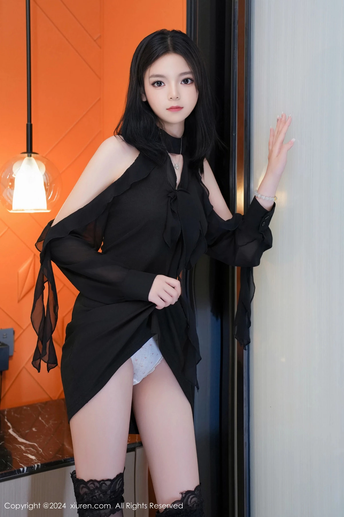 [秀人网] 2024.06.05 No.8651 唐心心 黑丝美腿  第22张