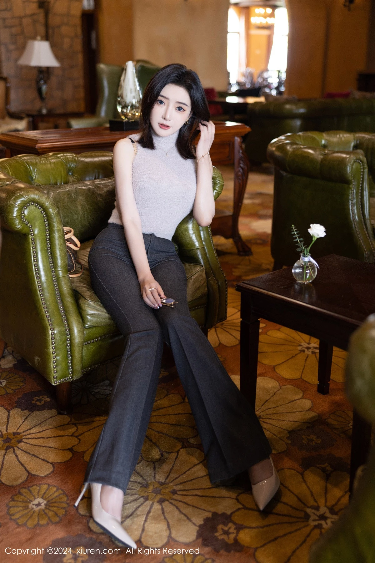 [秀人网] 2024.04.25 No.8451 王馨瑶yanni 黑丝美腿  第10张