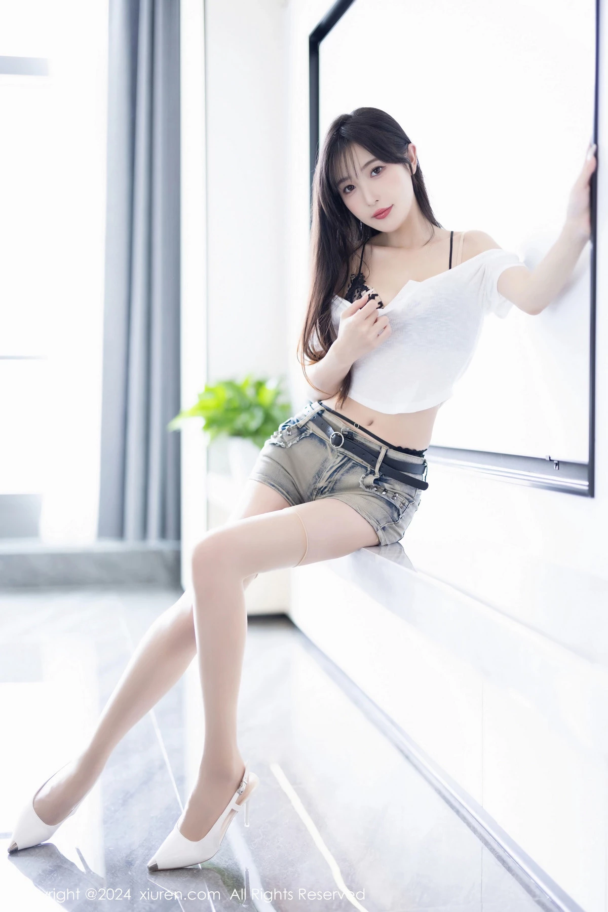 [秀人网] 2024.05.08 No.8504 林星阑 停车场美腿  第39张