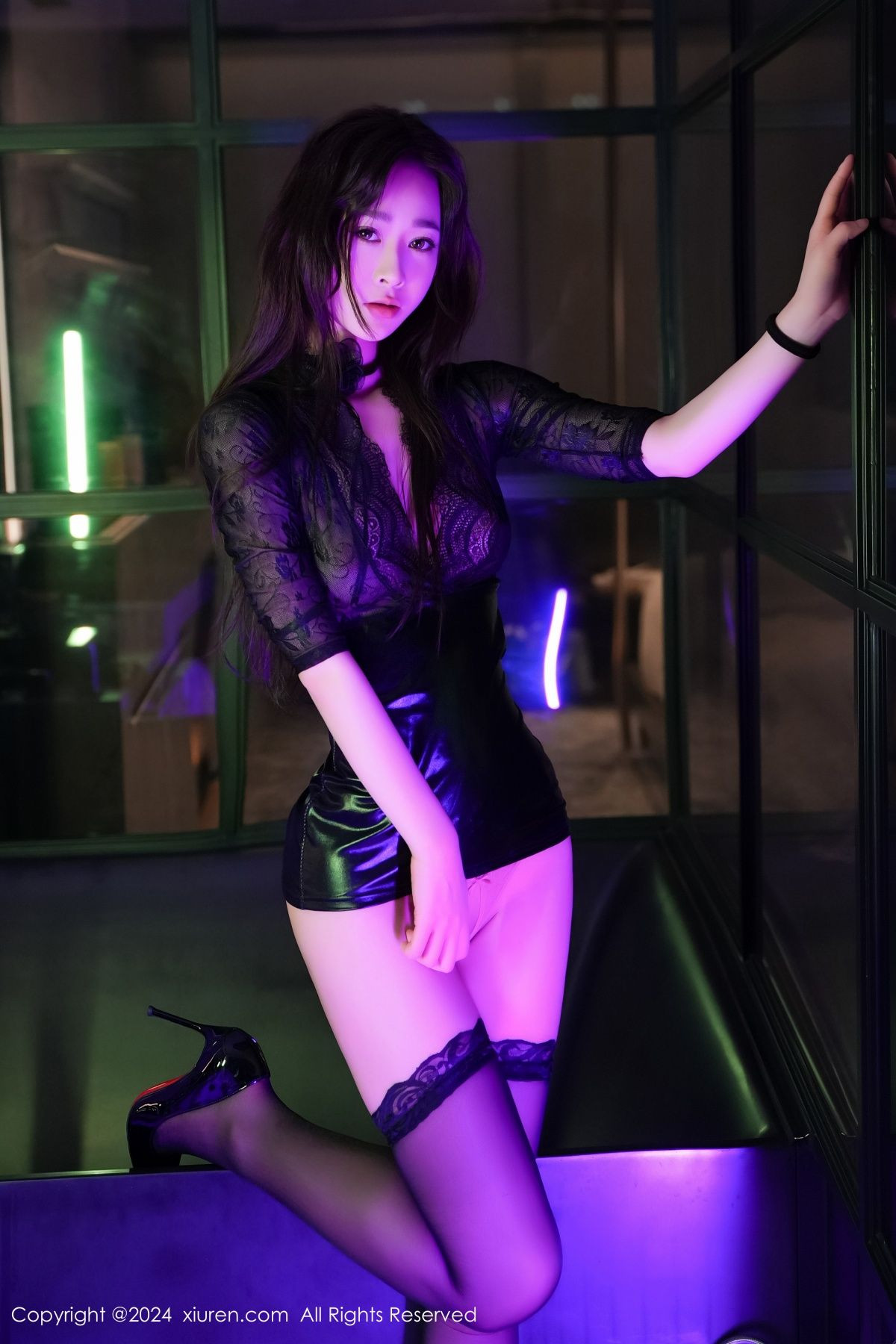 [秀人网] 2024.06.06 No.8660 软糖爱喝奶 黑丝美腿  第36张