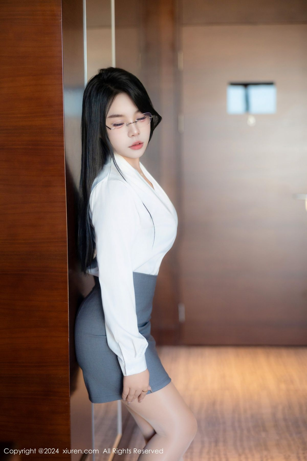 [秀人网] 2024.08.09 No.8989 麦田 丝袜美腿  第2张