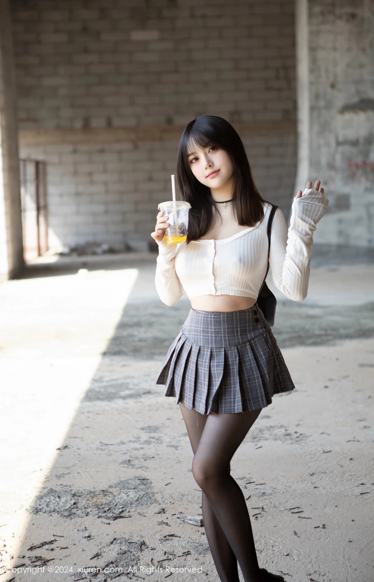 [秀人网] 2024.04.23 No.8439 豆瓣酱 美腿黑丝  第5张