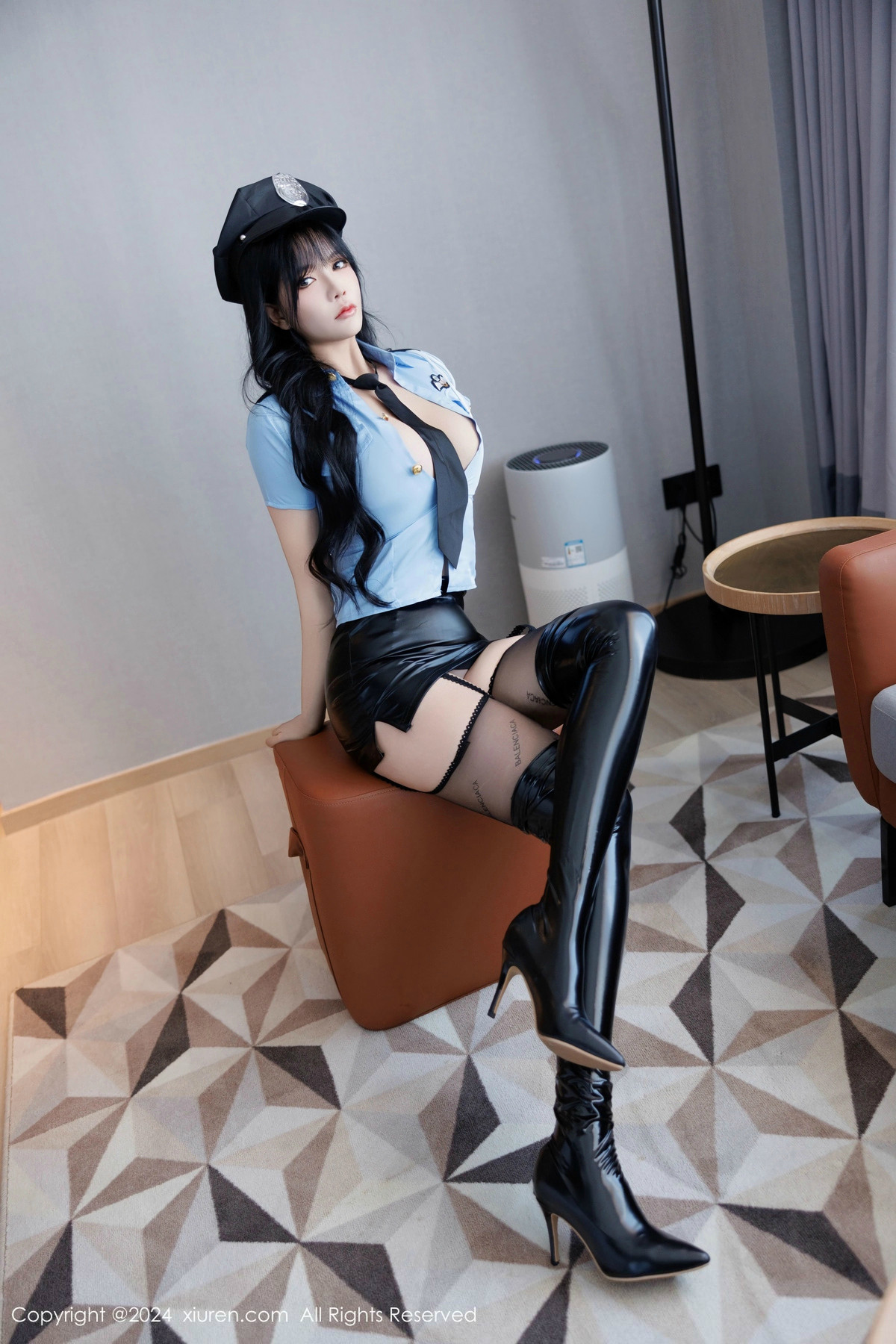 [秀人网] 2024.11.13 No.9443 娜比 黑丝美腿  第18张