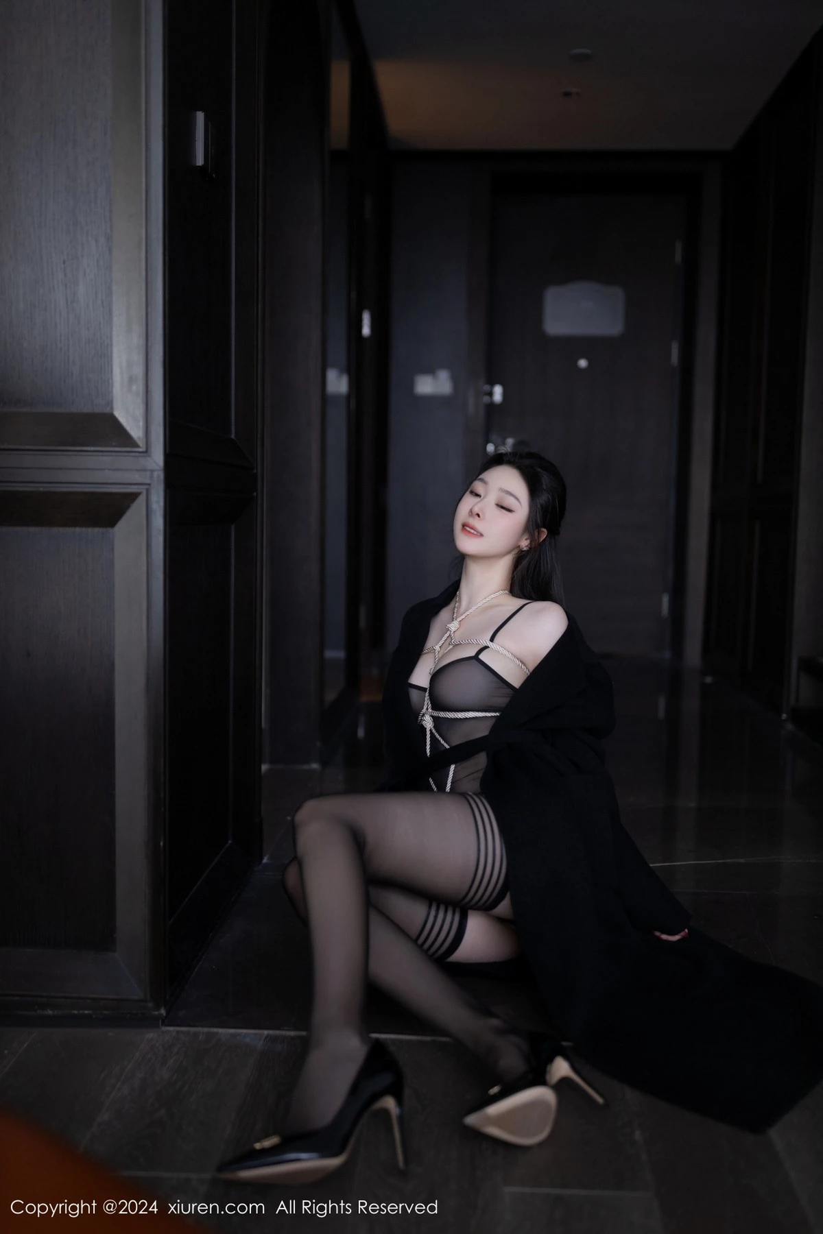 [秀人网] 2024.05.16 No.8552 小逗逗 黑丝美腿  第10张