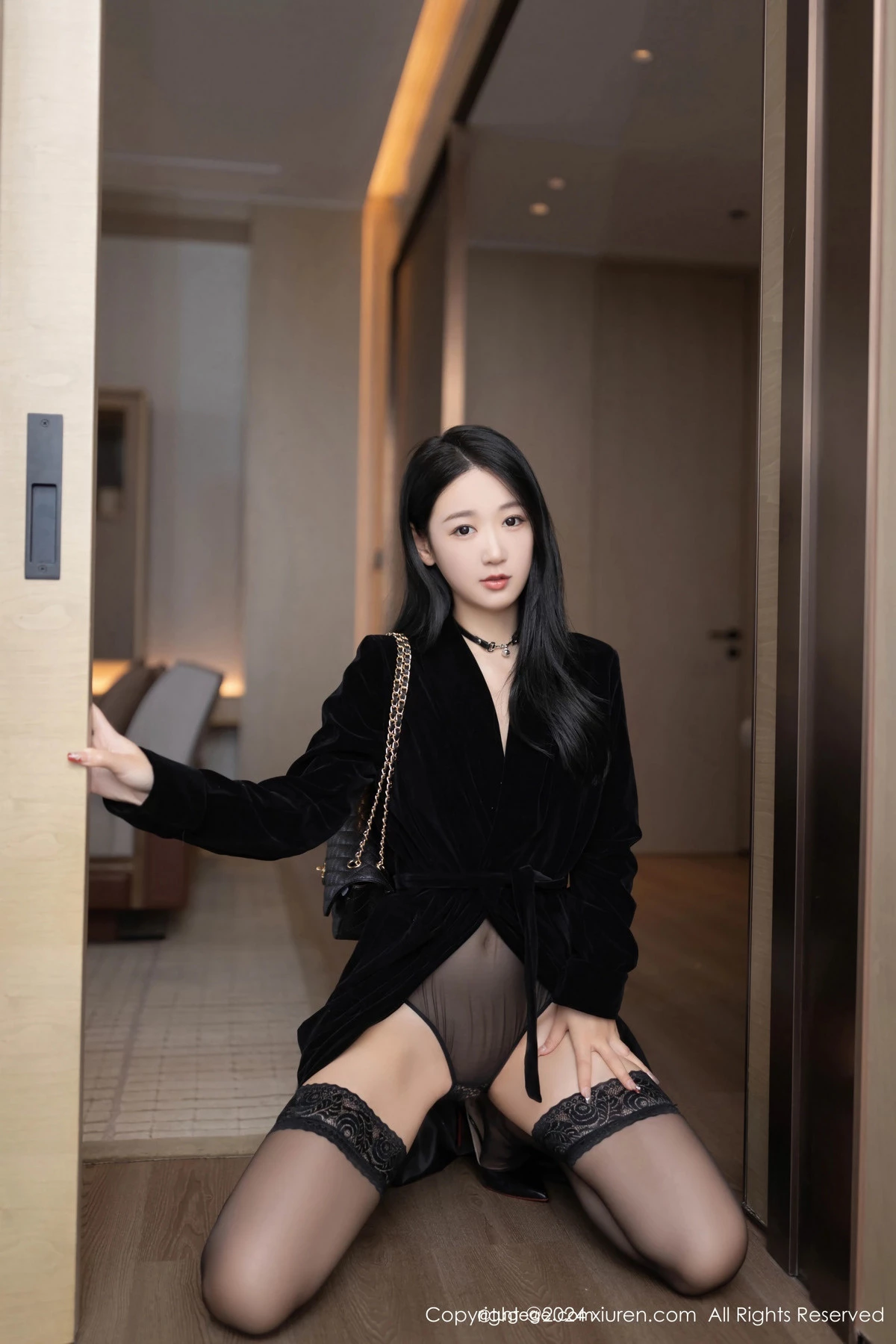 [秀人网] 2024.04.01 No.8326 唐安琪 黑丝美腿  第2张