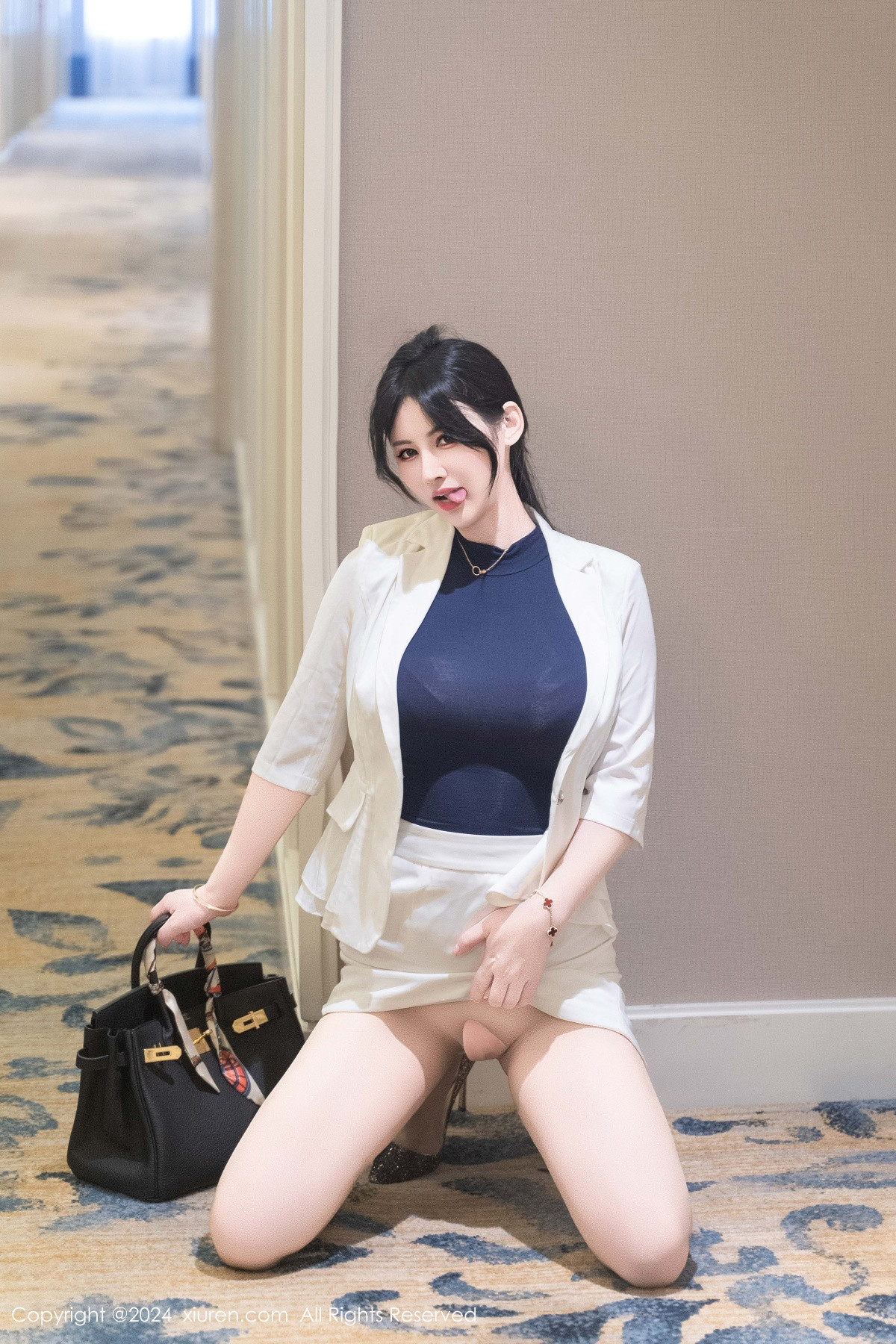 [秀人网] 2024.10.21 No.9319 诗诗kiki 丝袜美臀  第21张