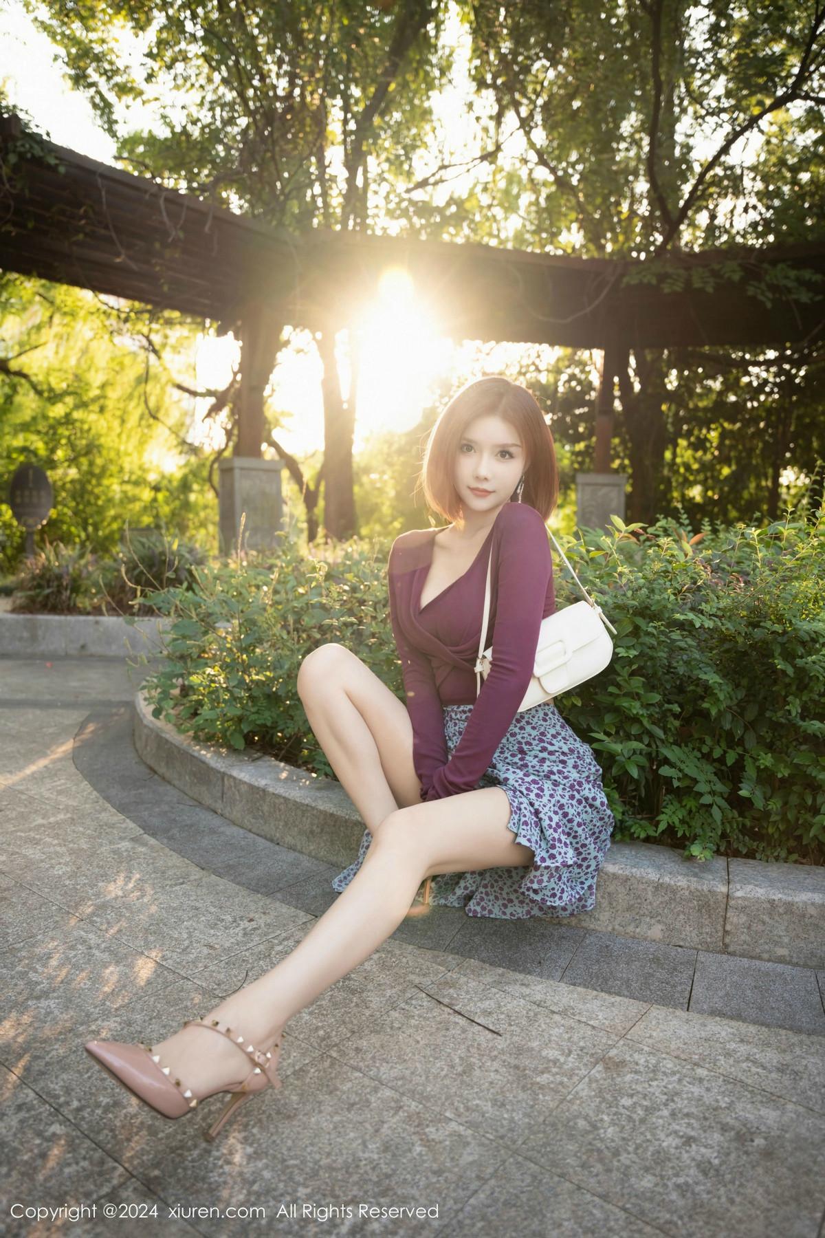 [秀人网] 2024.11.14 No.9445 白芷yy 美腿性感