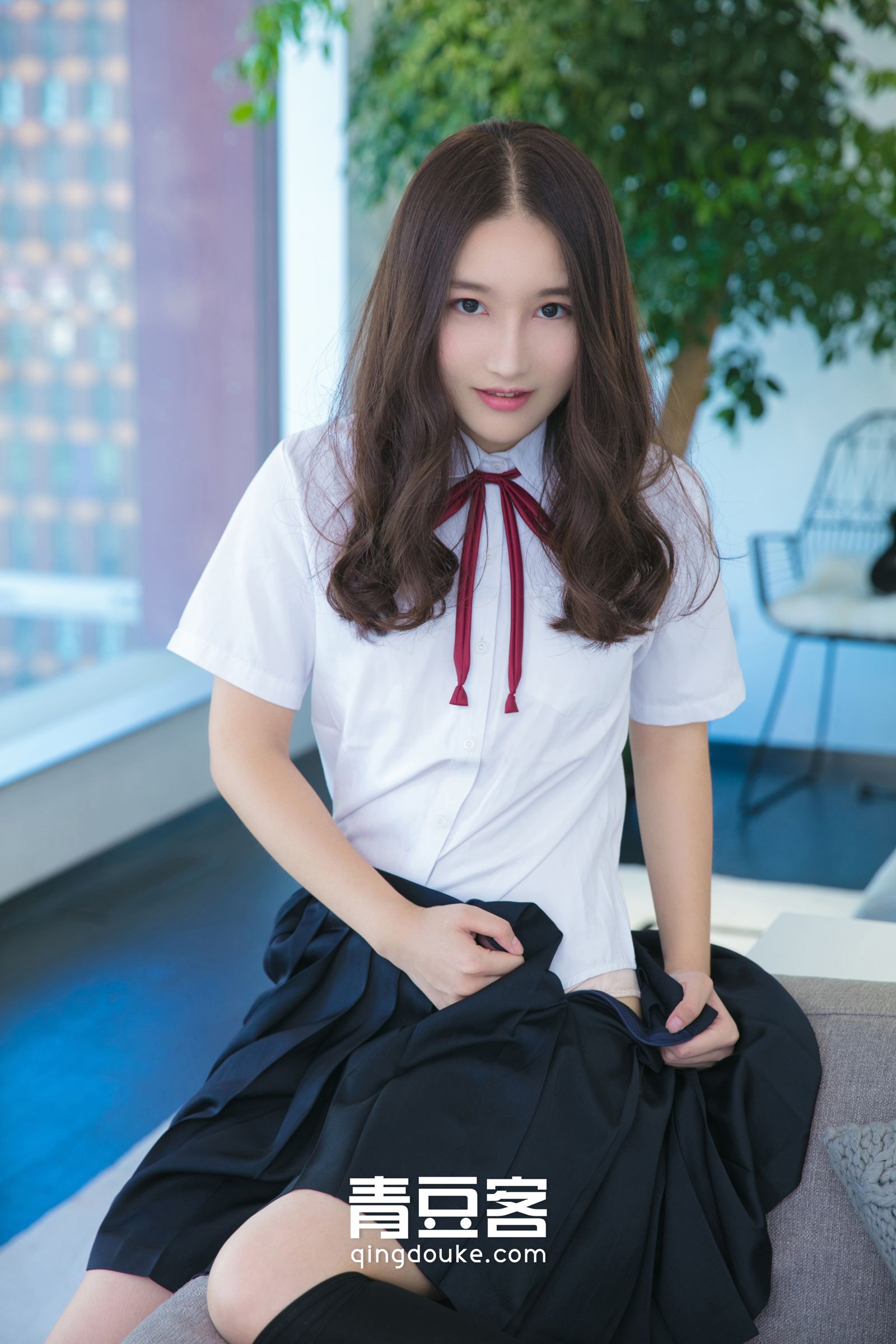 气质学妹魏扭扭 粉色内衣秀玉背  第3张