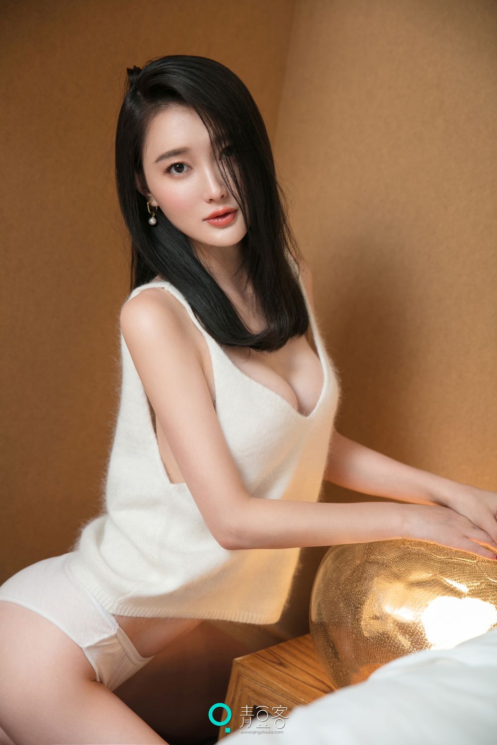青豆美女潇同学 粉色鱼鳞吊带  第28张