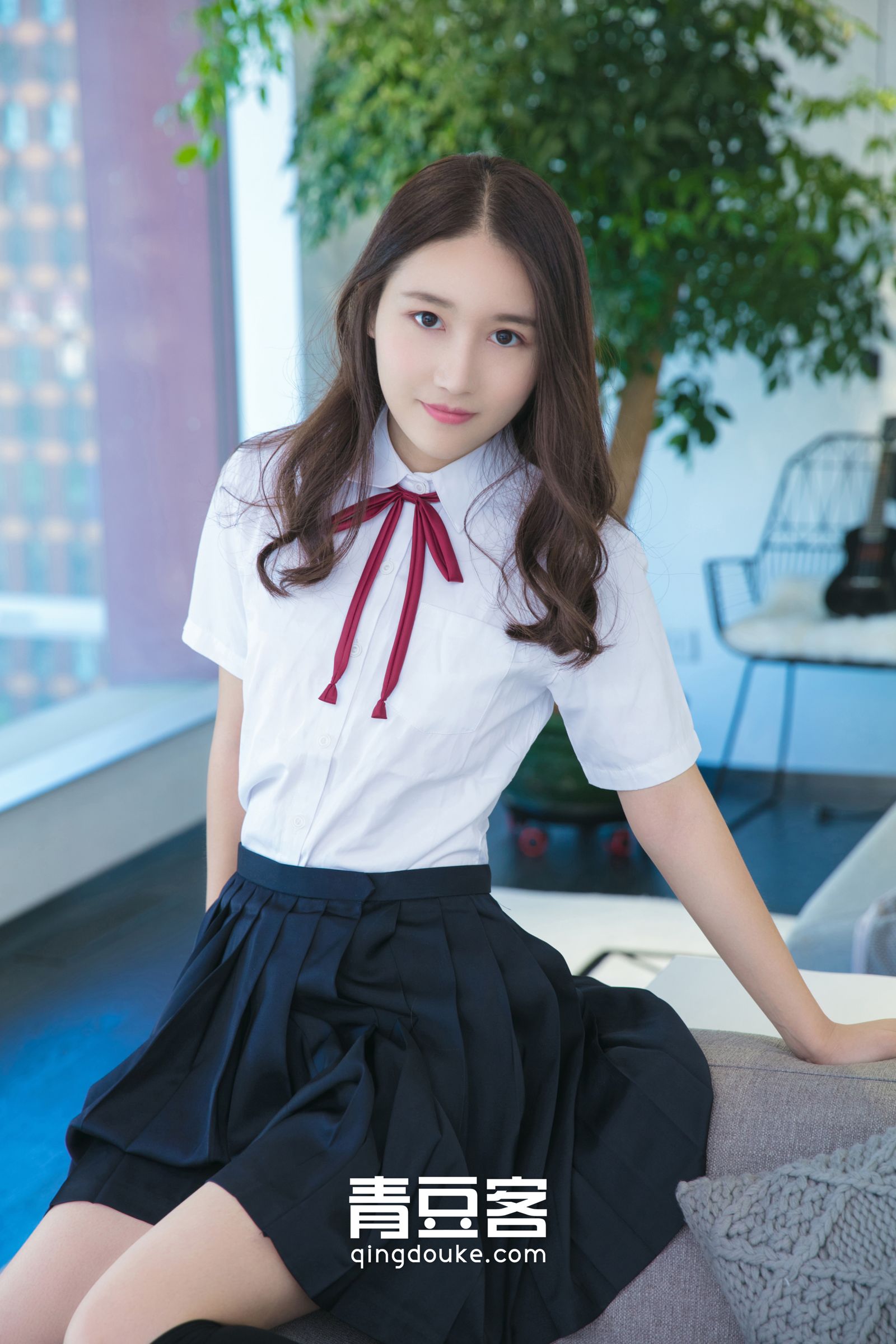 气质学妹魏扭扭 粉色内衣秀玉背  第2张