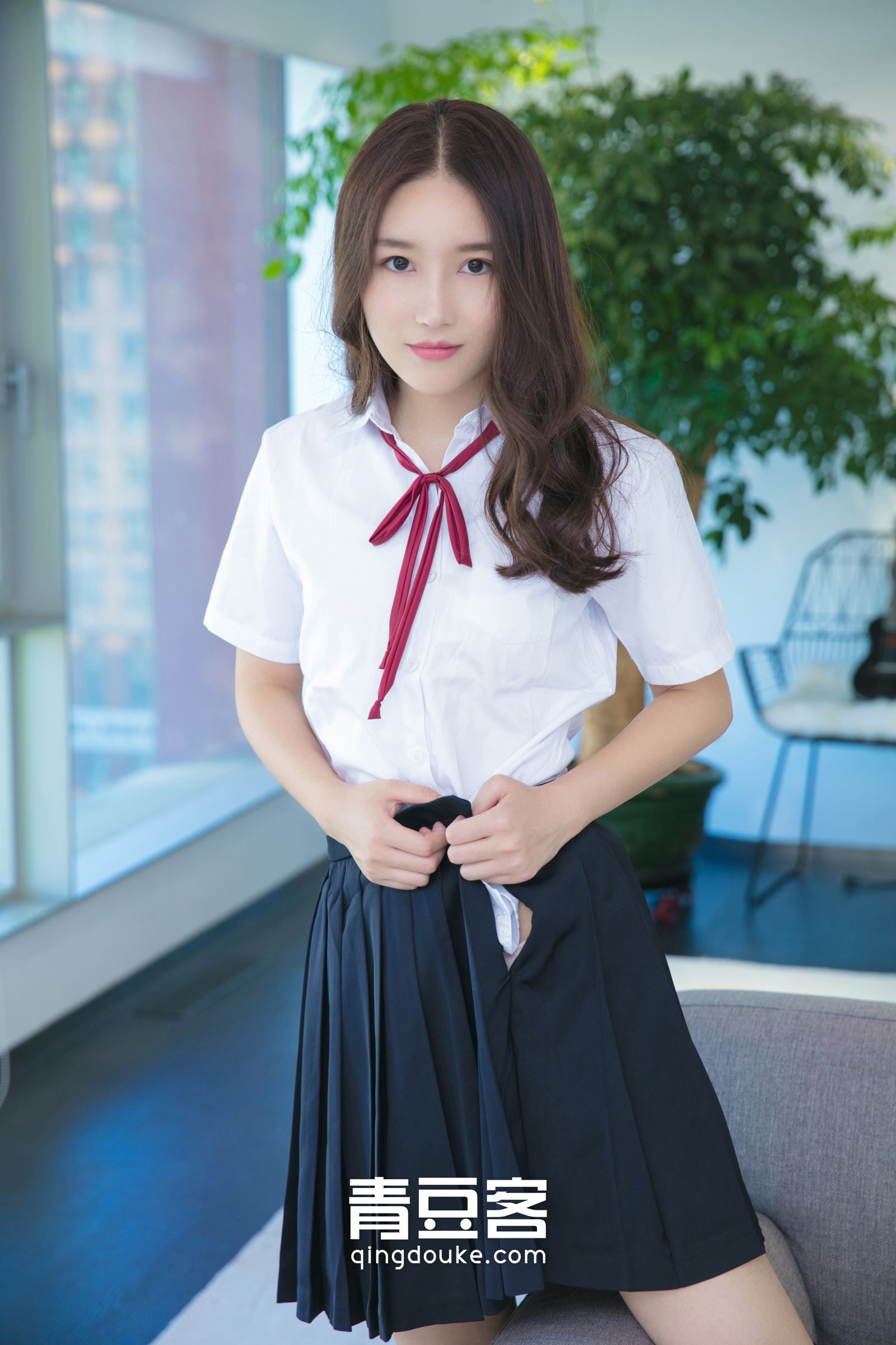 气质学妹魏扭扭 粉色内衣秀玉背  第5张