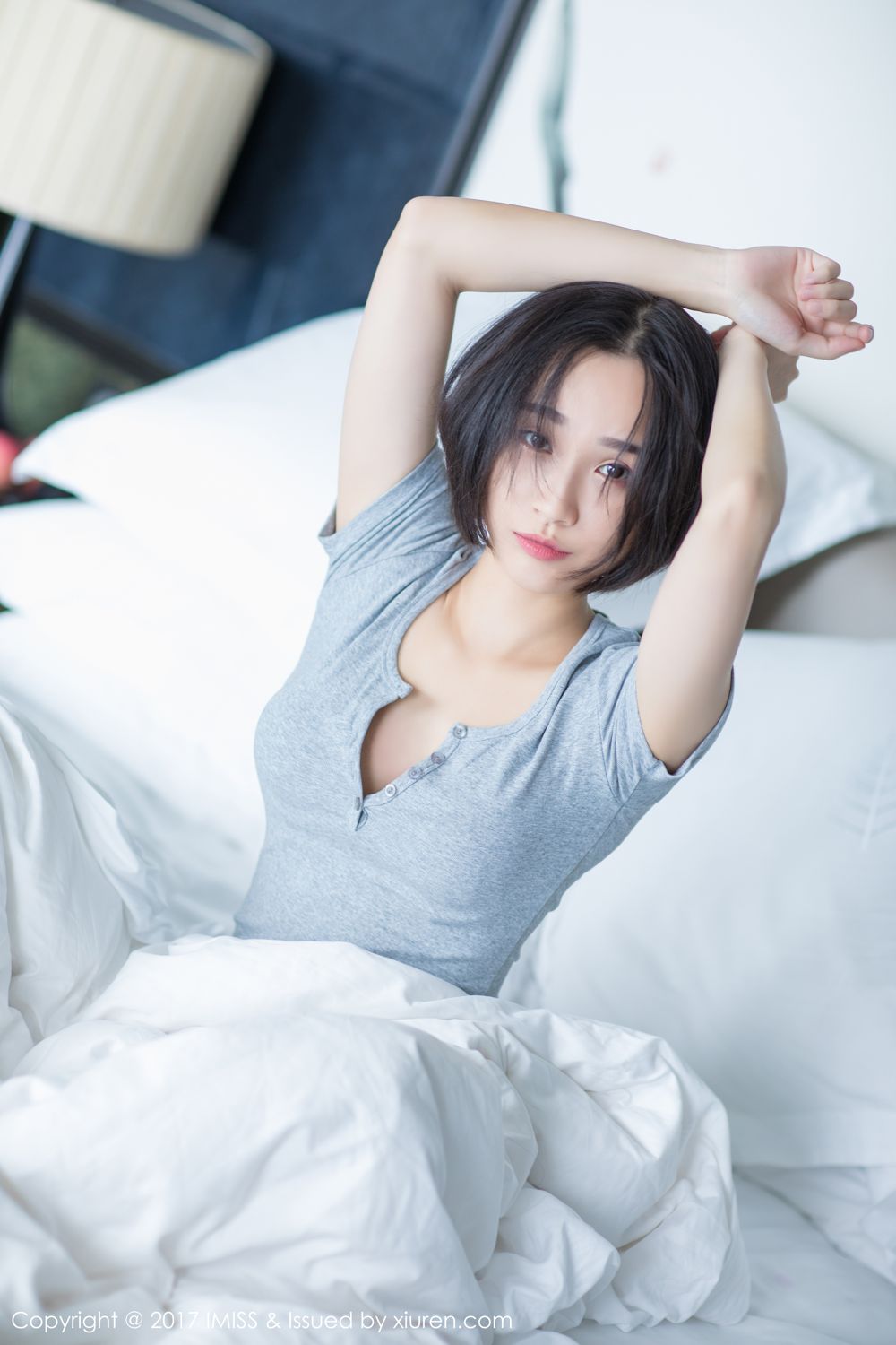 模特Livia如仙女下凡 水润清新诗情画意  第5张