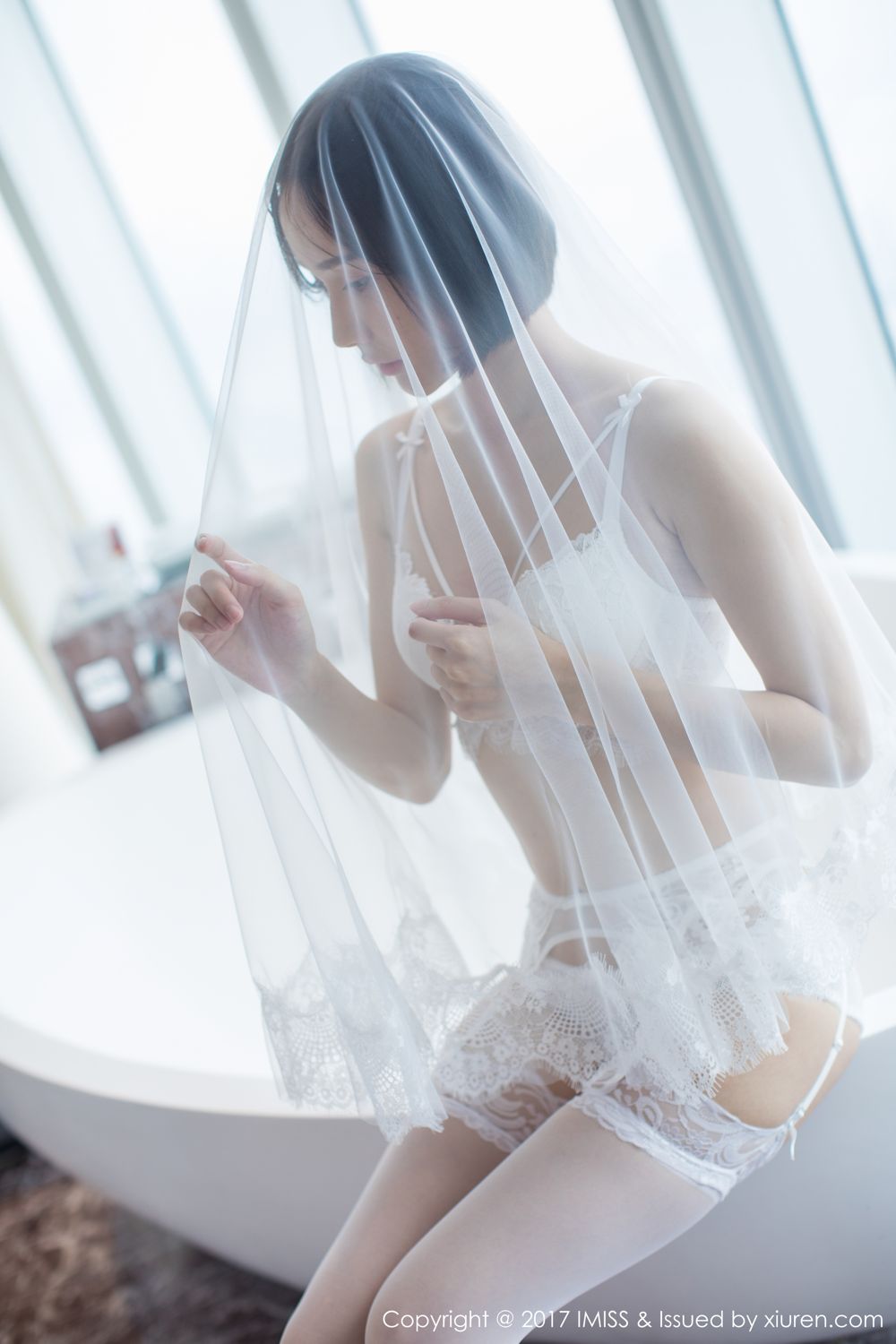 模特Livia如仙女下凡 水润清新诗情画意  第39张