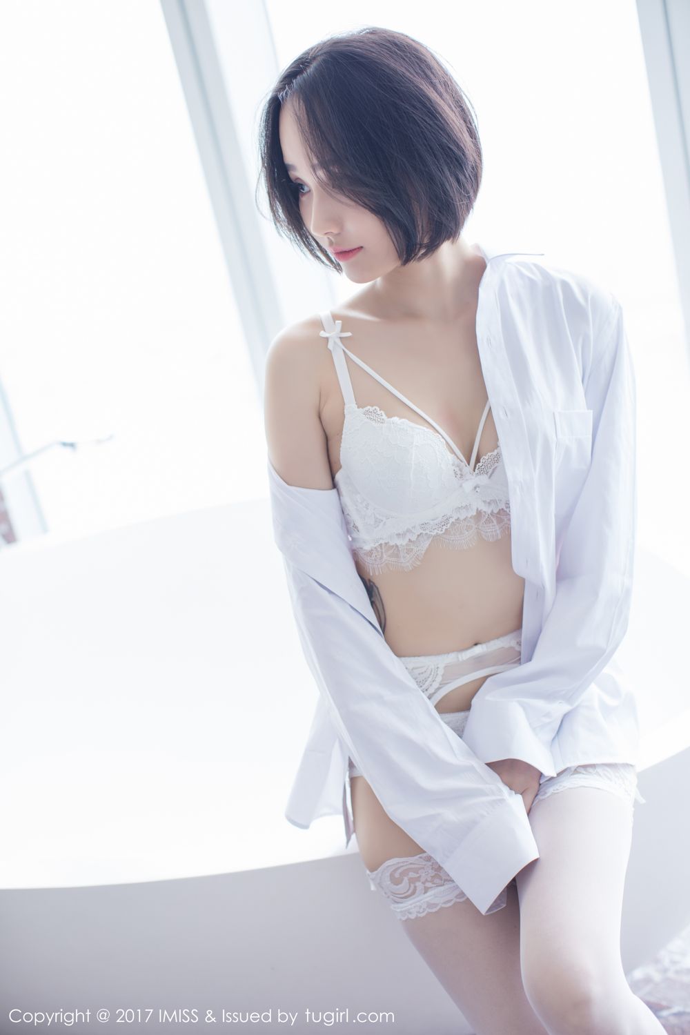 模特Livia如仙女下凡 水润清新诗情画意  第30张